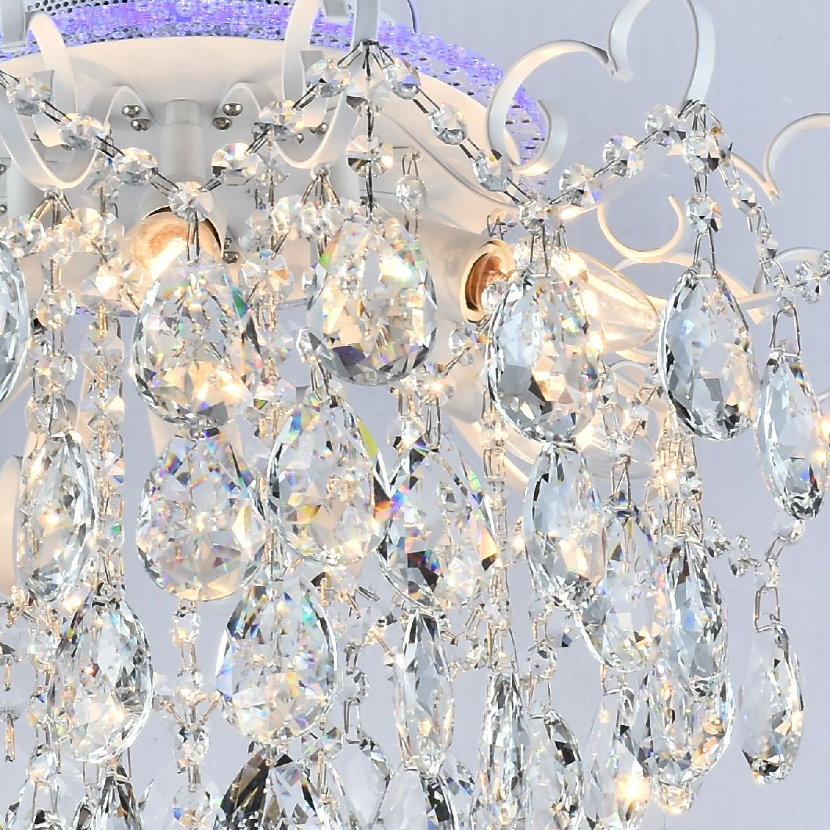 Потолочная люстра Reluce 04024-0.3-06 WH+SILVER PN+RGB Потолочная люстра Reluce 04024-0.3-06 WH+SILVER PN+RGB