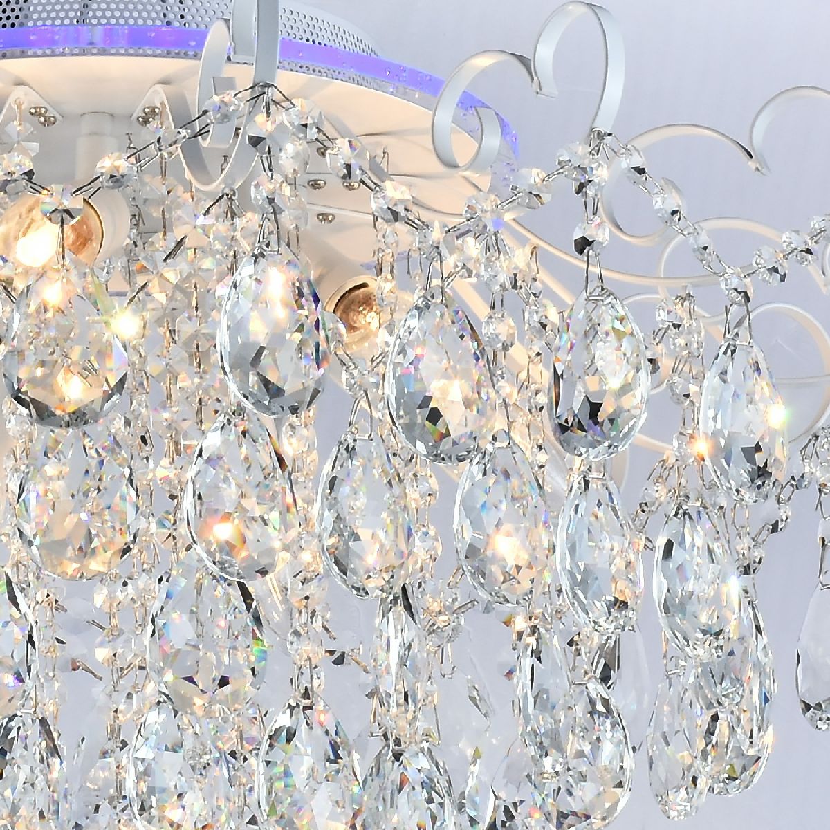 Потолочная люстра Reluce 04024-0.3-07 WH+SILVER PN+RGB Потолочная люстра Reluce 04024-0.3-07 WH+SILVER PN+RGB