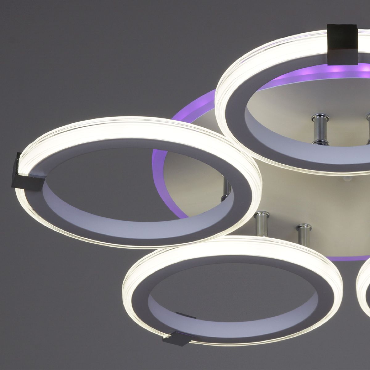Потолочная люстра Reluce 06319-3.3-05 WH+CR (RGB) Потолочная люстра Reluce 06319-3.3-05 WH+CR (RGB)