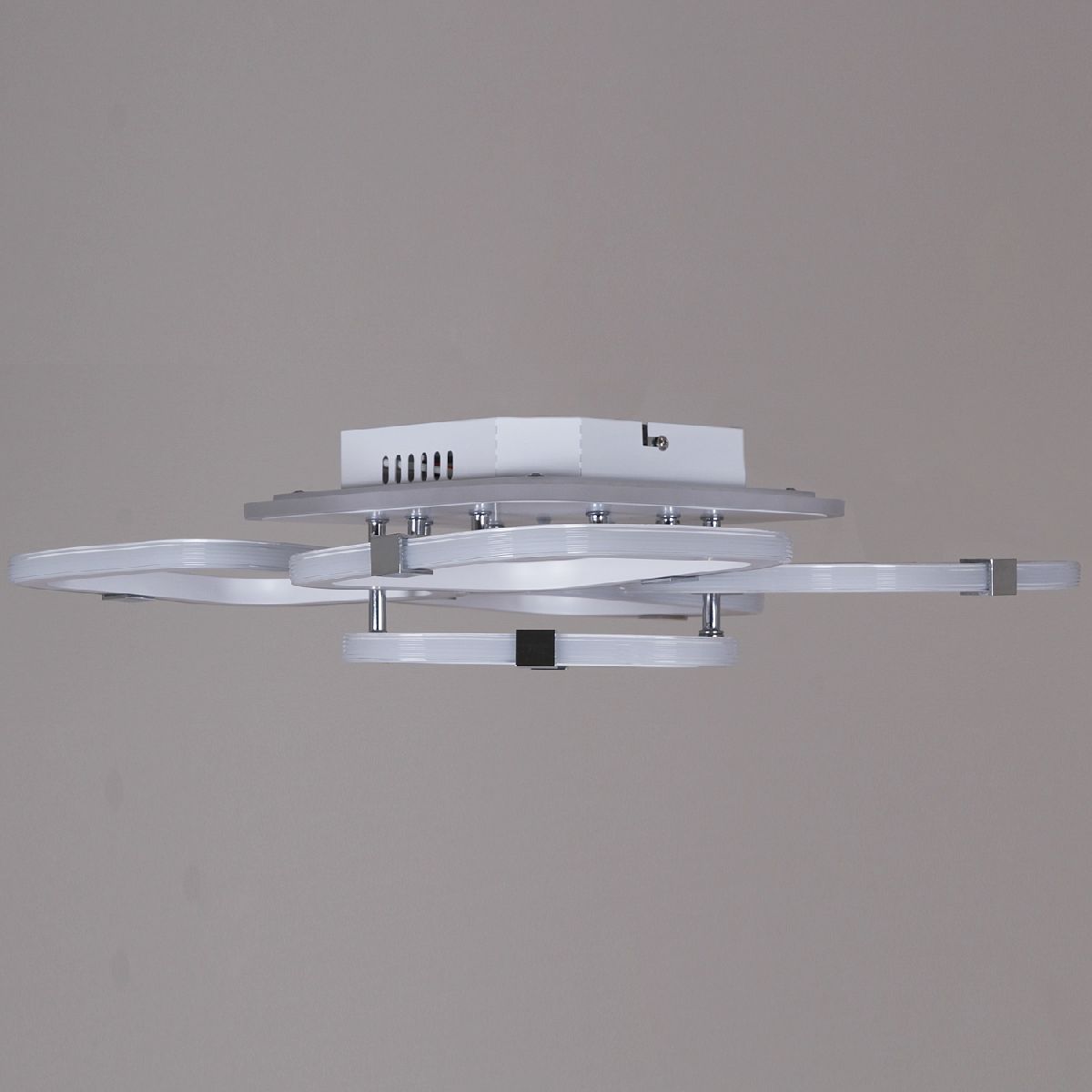 Потолочная люстра Reluce 06321-3.3-05 WH+CR (RGB) Потолочная люстра Reluce 06321-3.3-05 WH+CR (RGB)