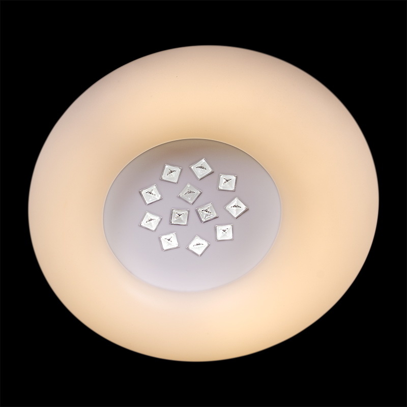 Потолочная люстра Reluce 09049-0.3-80W WT Потолочная люстра Reluce 09049-0.3-80W WT