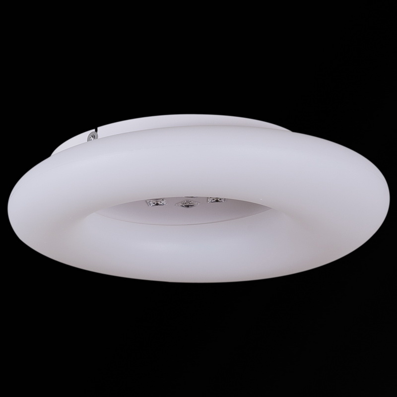 Потолочная люстра Reluce 09049-0.3-80W WT Потолочная люстра Reluce 09049-0.3-80W WT