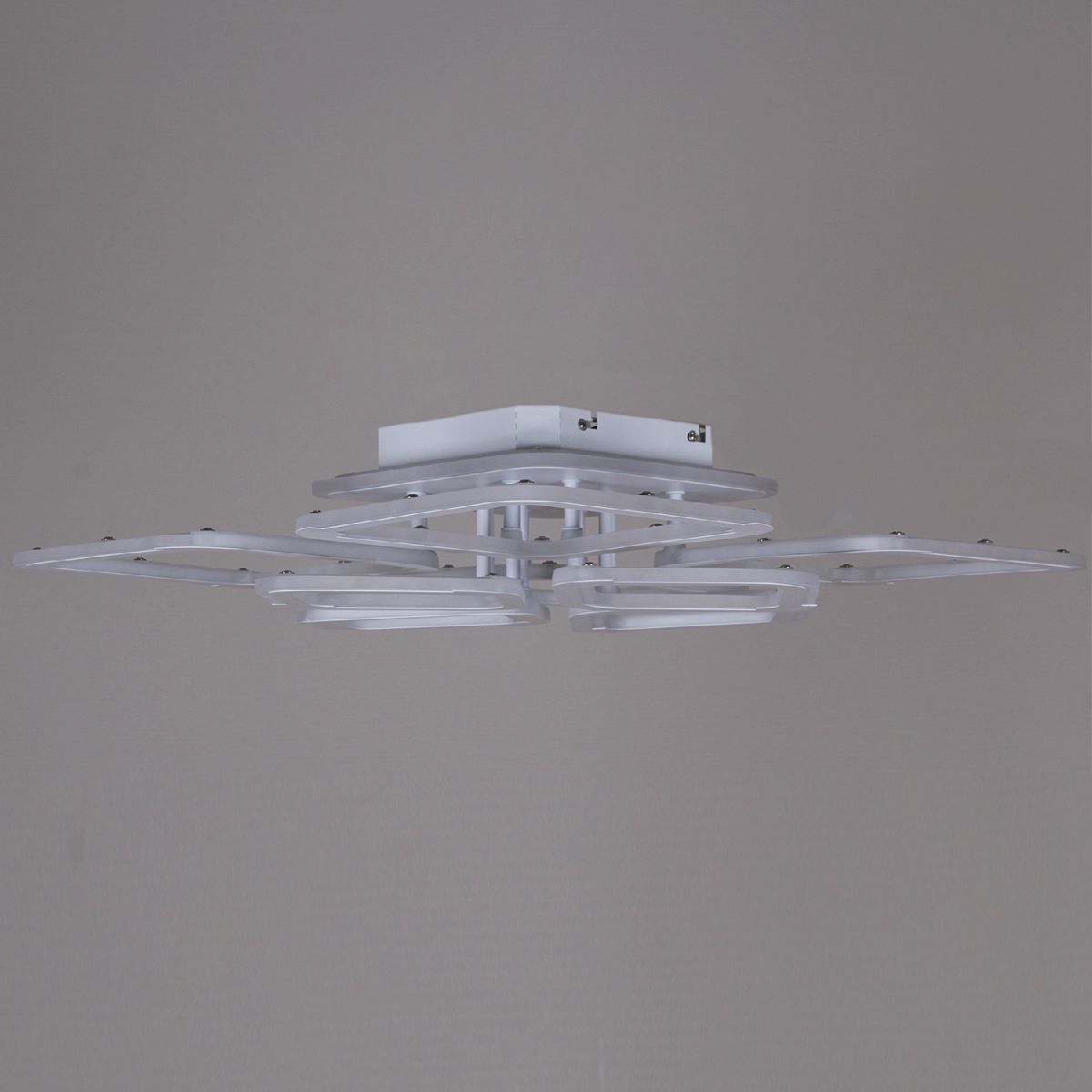 Потолочная люстра Reluce 09821-3.3-4+4 WH (RGB) Потолочная люстра Reluce 09821-3.3-4+4 WH (RGB)