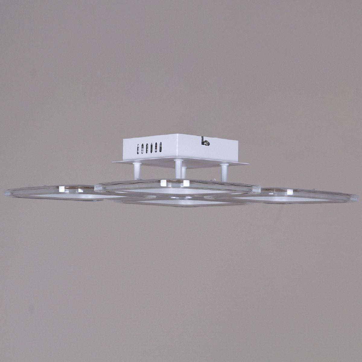 Потолочная люстра Reluce 09826-3.3-04 WH Потолочная люстра Reluce 09826-3.3-04 WH