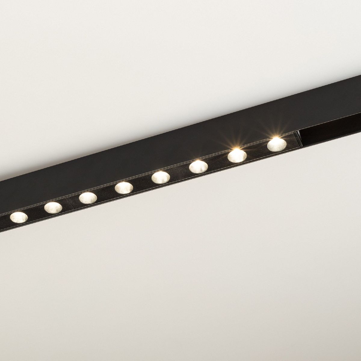 Трековый магнитный светильник Arlight MAG-DOTS-25-L400-12W Day4000 (BK, 30 deg, 24V, DALI) 046325 Трековый магнитный светильник Arlight MAG-DOTS-25-L400-12W Day4000 (BK, 30 deg, 24V, DALI) 046325