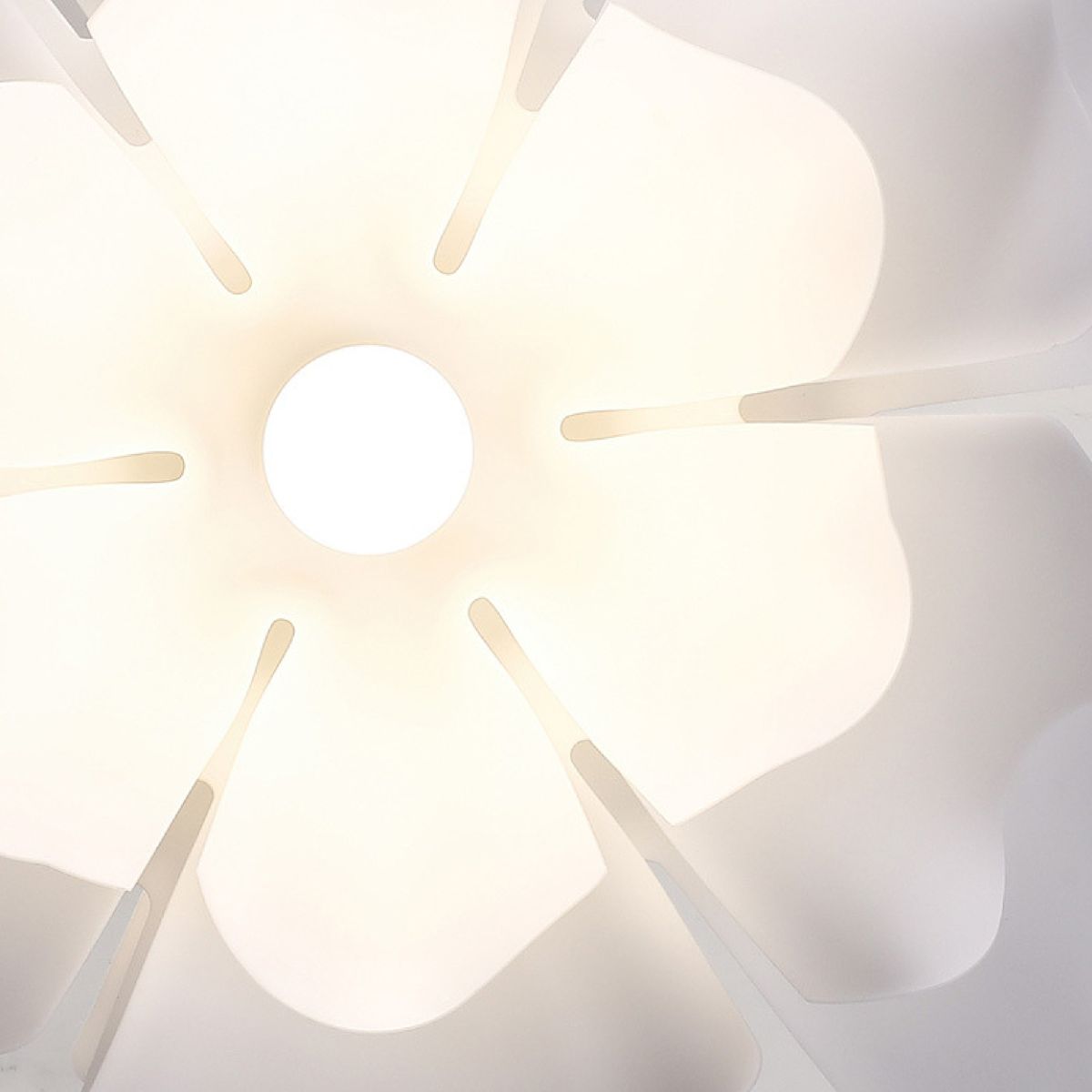 Подвесная люстра Lightera Chad LE116L-60W Подвесная люстра Lightera Chad LE116L-60W
