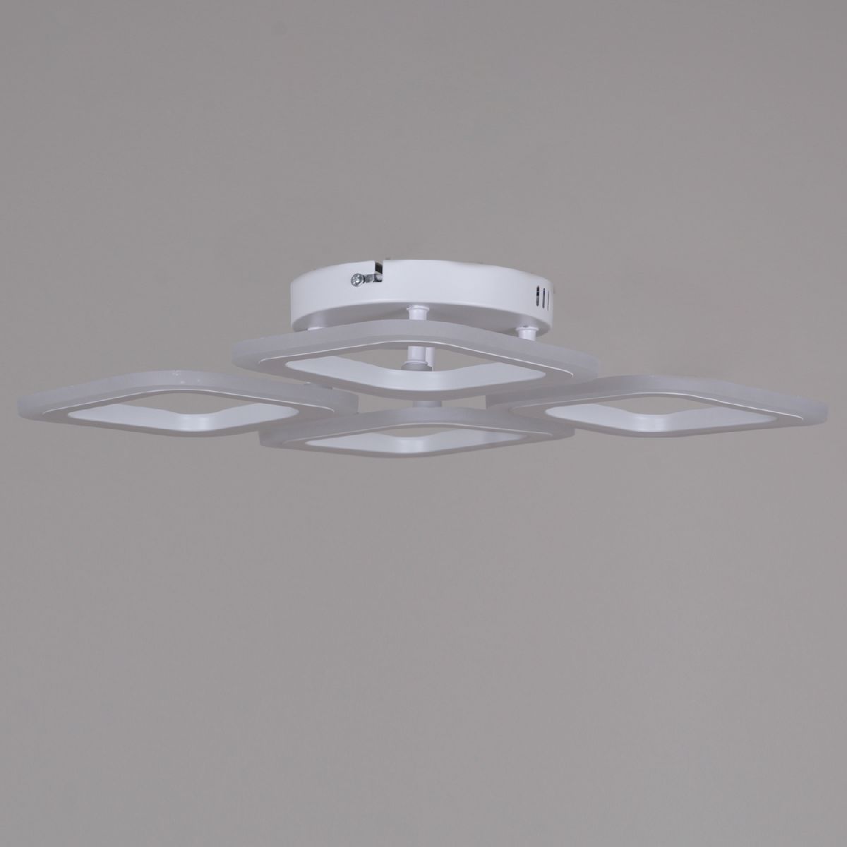 Потолочная люстра Reluce 05104-0.3-04 WH Потолочная люстра Reluce 05104-0.3-04 WH