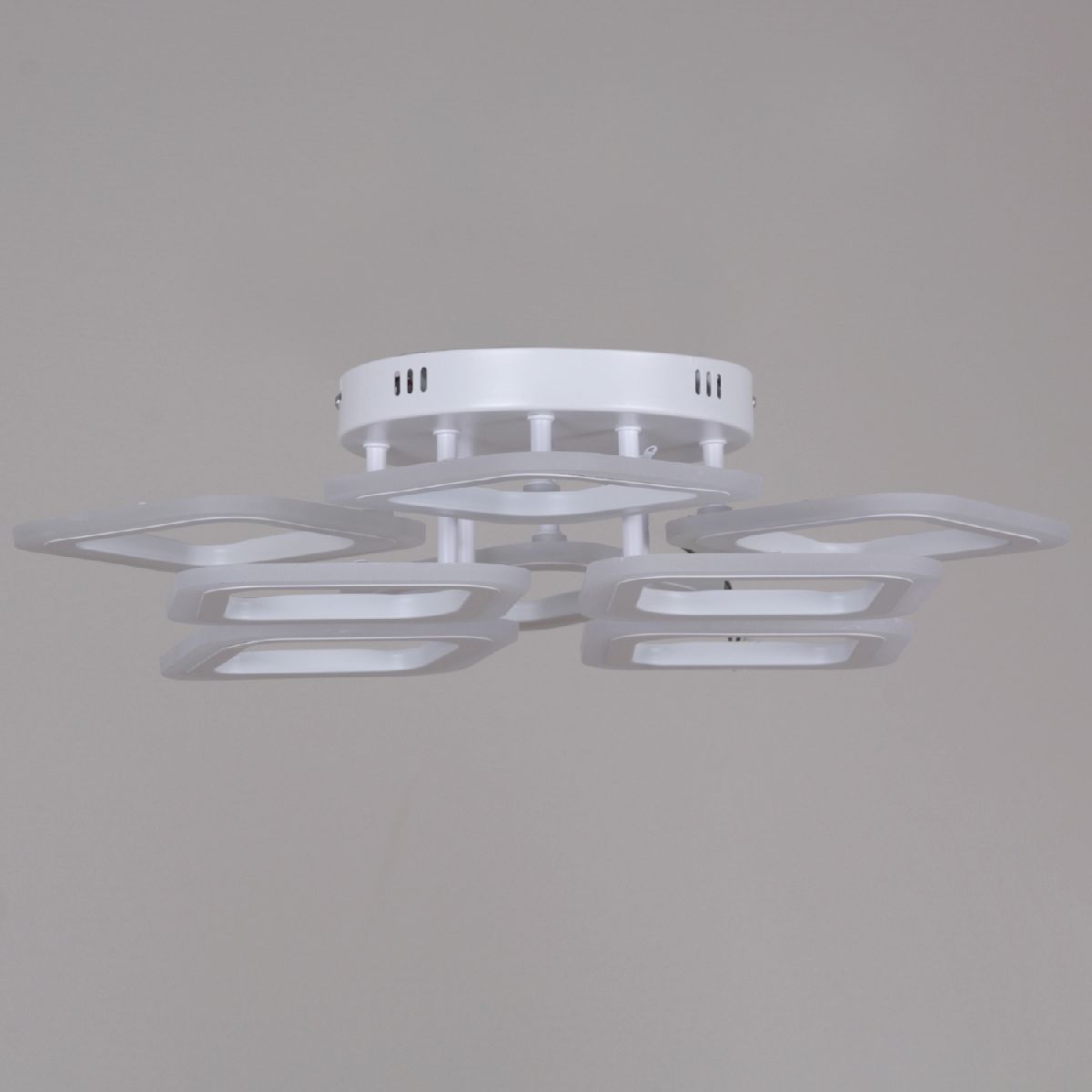 Потолочная люстра Reluce 05104-0.3-4+4 WH Потолочная люстра Reluce 05104-0.3-4+4 WH