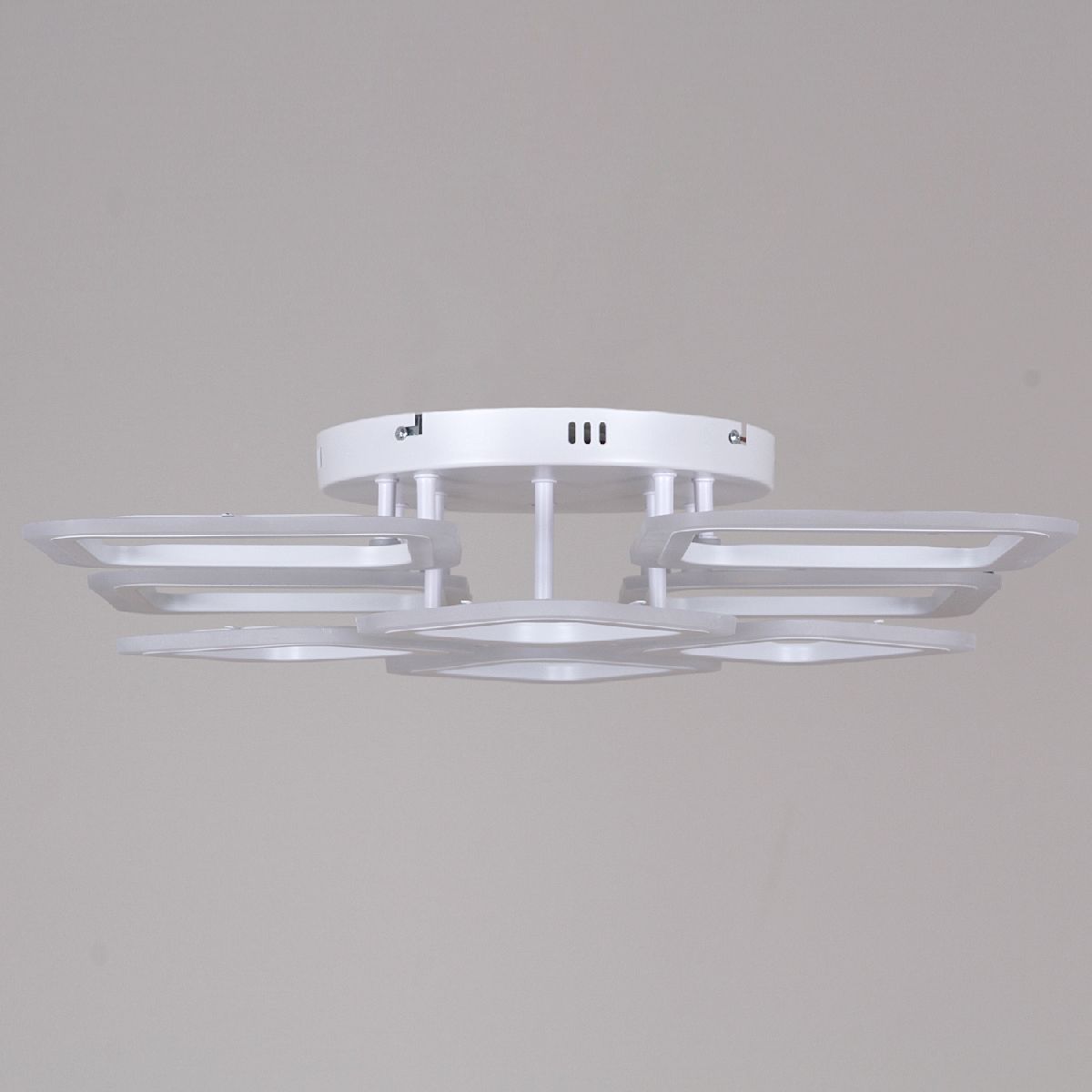 Потолочная люстра Reluce 05106-0.3-4+4 WH Потолочная люстра Reluce 05106-0.3-4+4 WH