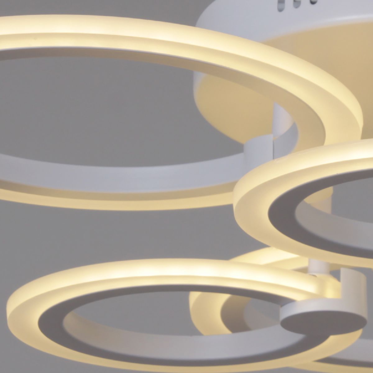 Потолочная люстра Reluce 09502-0.3-3+3 WH Потолочная люстра Reluce 09502-0.3-3+3 WH