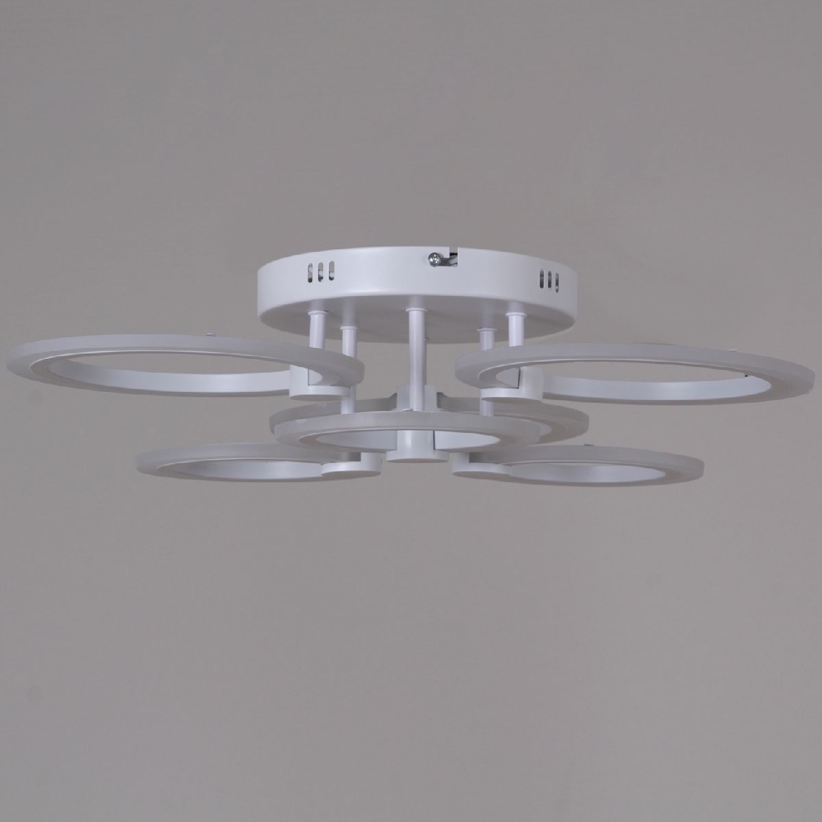 Потолочная люстра Reluce 09502-0.3-3+3 WH Потолочная люстра Reluce 09502-0.3-3+3 WH