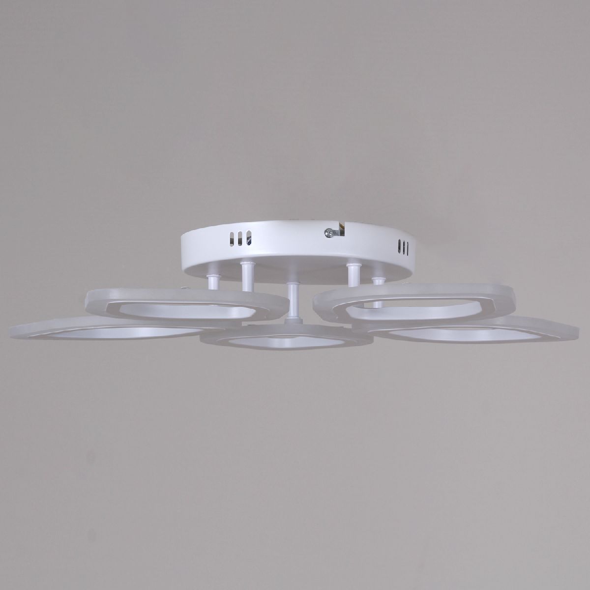 Потолочная люстра Reluce 02301-0.3-05 WH Потолочная люстра Reluce 02301-0.3-05 WH