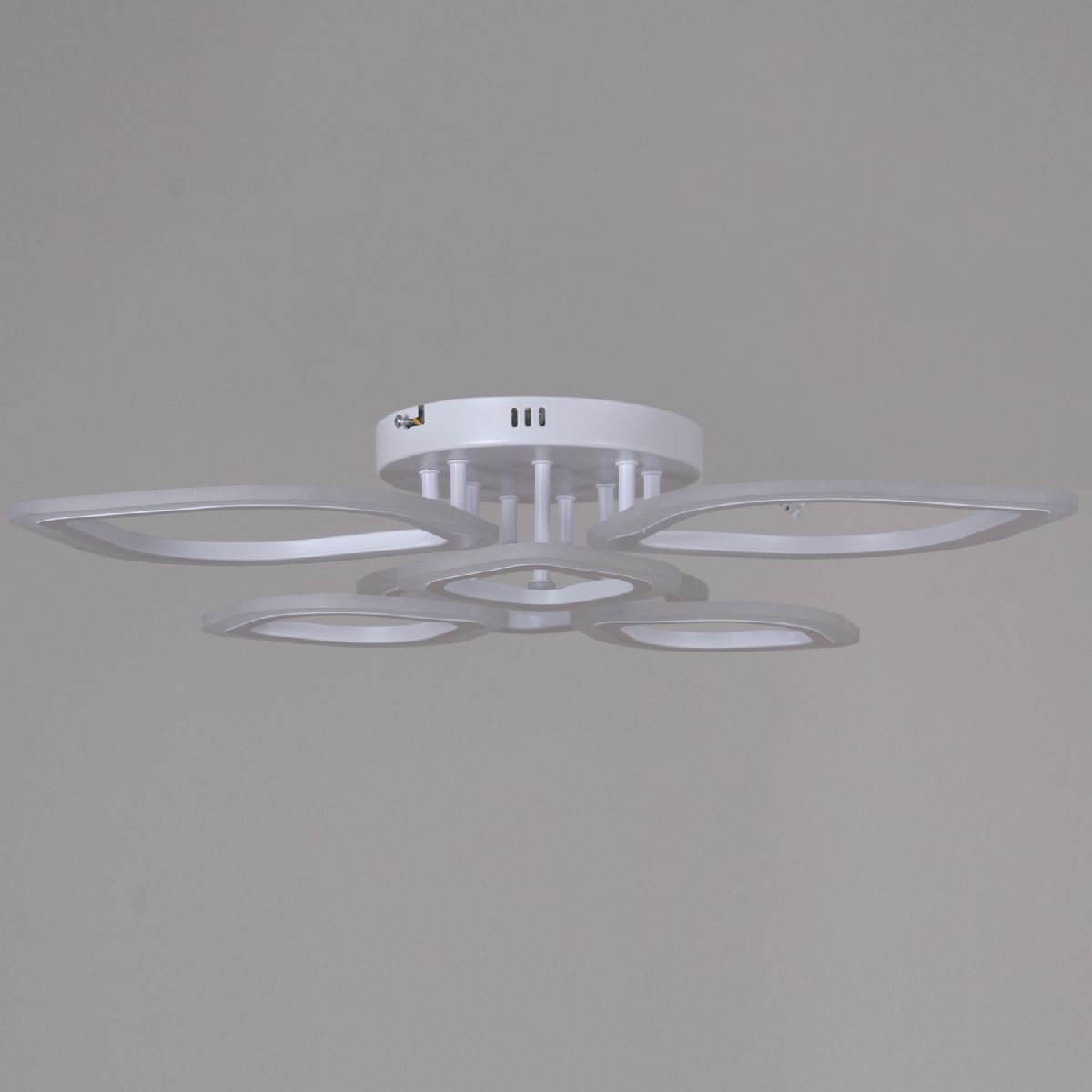 Потолочная люстра Reluce 02303-0.3-3+3 WH Потолочная люстра Reluce 02303-0.3-3+3 WH