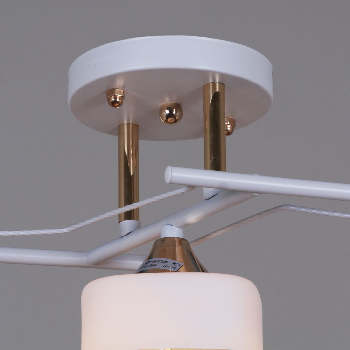 Потолочная люстра Reluce 06096-0.3-03 WH+FG Потолочная люстра Reluce 06096-0.3-03 WH+FG
