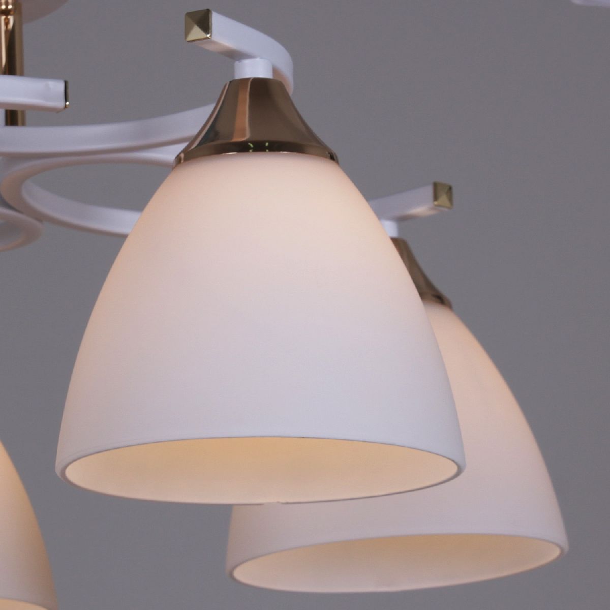 Потолочная люстра Reluce 05009-0.3-05 WH+FG Потолочная люстра Reluce 05009-0.3-05 WH+FG