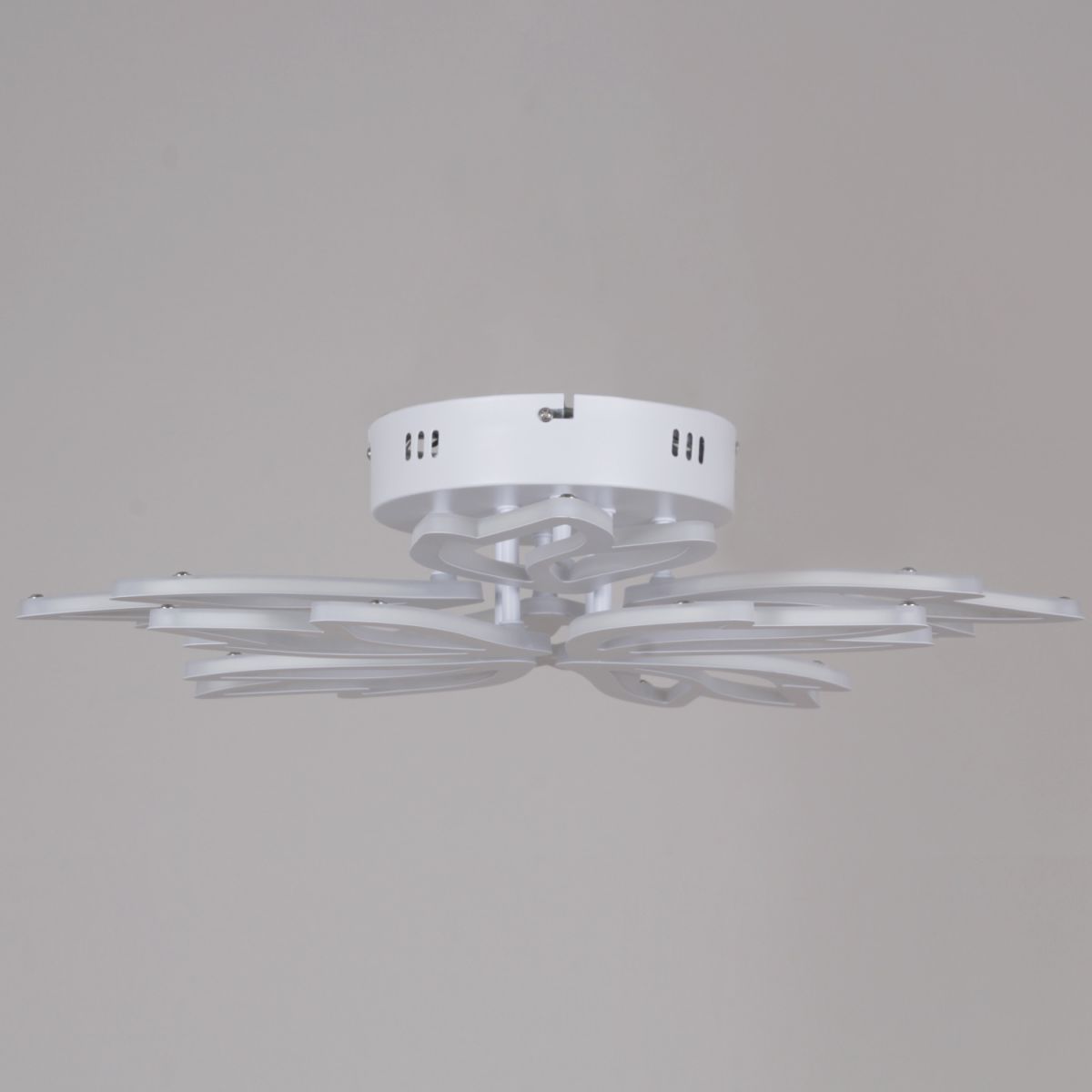 Потолочная люстра Reluce 09862-0.3-4+4 WH Потолочная люстра Reluce 09862-0.3-4+4 WH