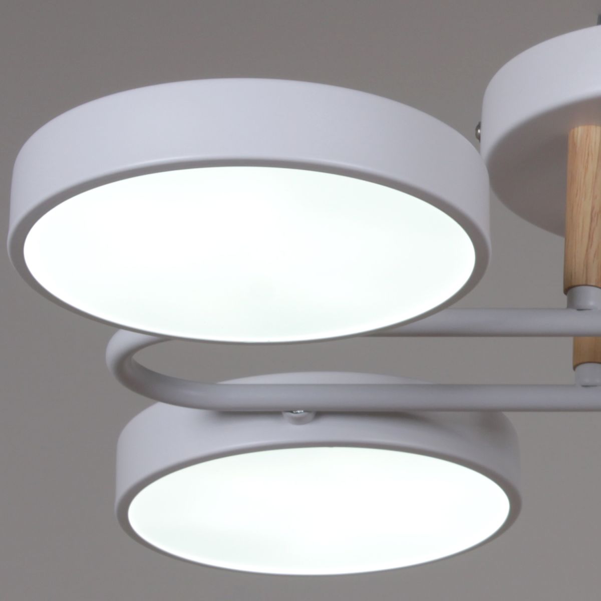 Потолочная люстра Reluce 03322-0.3-08 WH+WOOD Потолочная люстра Reluce 03322-0.3-08 WH+WOOD