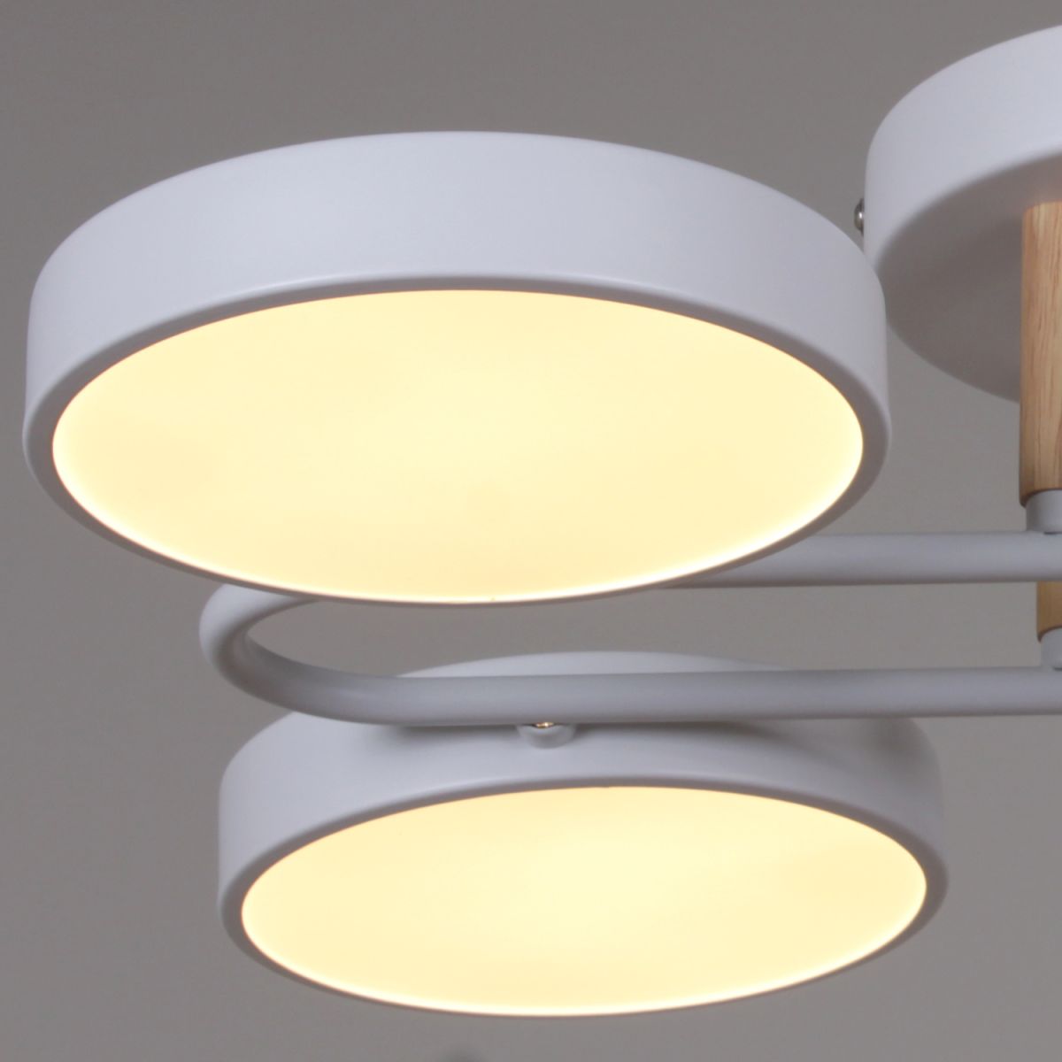 Потолочная люстра Reluce 03322-0.3-08 WH+WOOD Потолочная люстра Reluce 03322-0.3-08 WH+WOOD