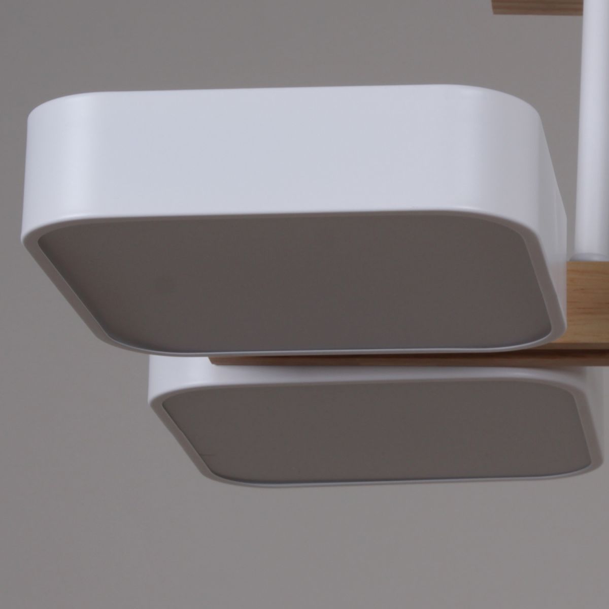 Потолочная люстра Reluce 03359-0.3-06 WH+WOOD Потолочная люстра Reluce 03359-0.3-06 WH+WOOD