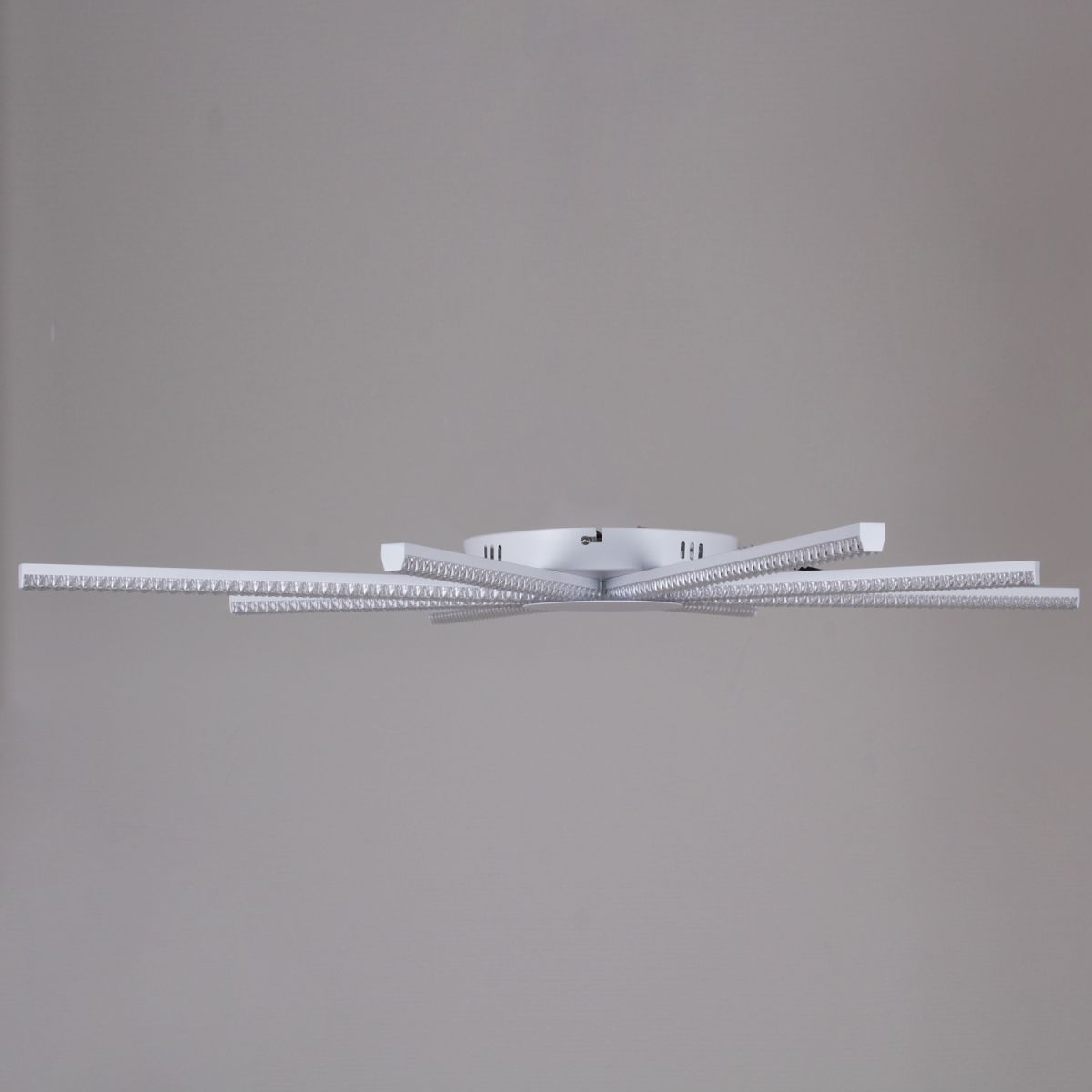Потолочная люстра Reluce 06537-0.3-4+4 WH Потолочная люстра Reluce 06537-0.3-4+4 WH
