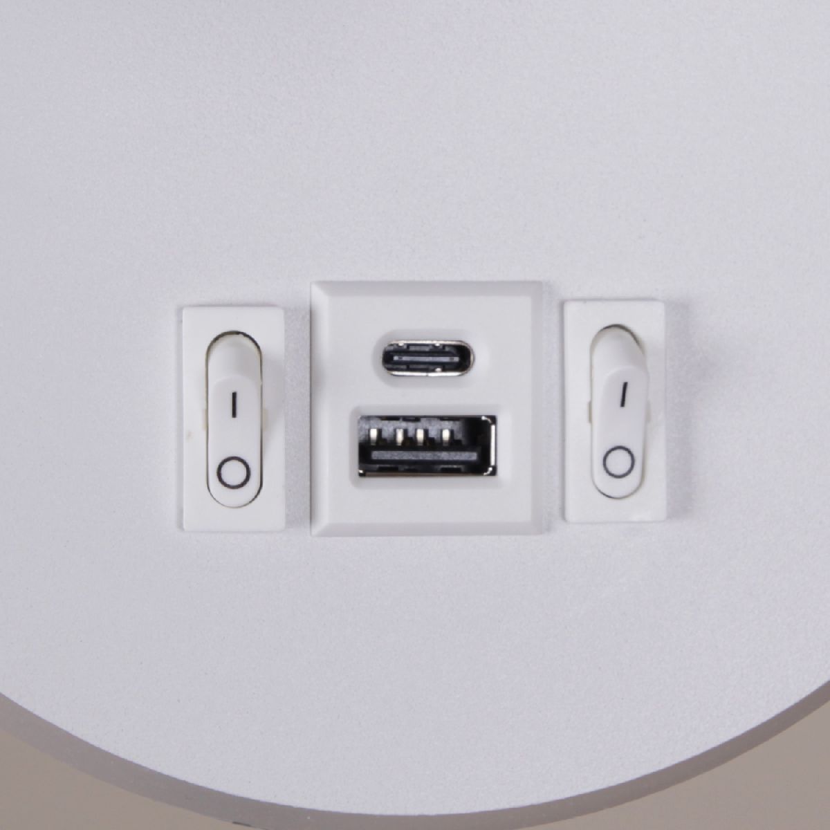 Спот Reluce 86203-9.2-001KT LED12W+USB WT Спот Reluce 86203-9.2-001KT LED12W+USB WT