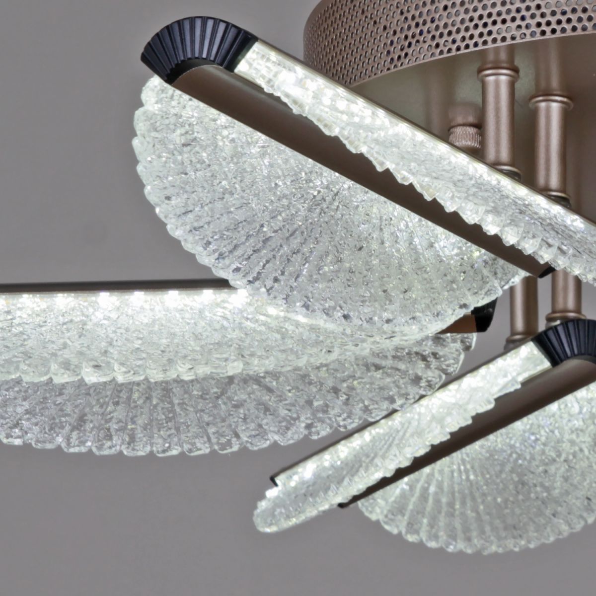 Потолочная люстра Reluce 00490-0.3-06S champagne silver Потолочная люстра Reluce 00490-0.3-06S champagne silver