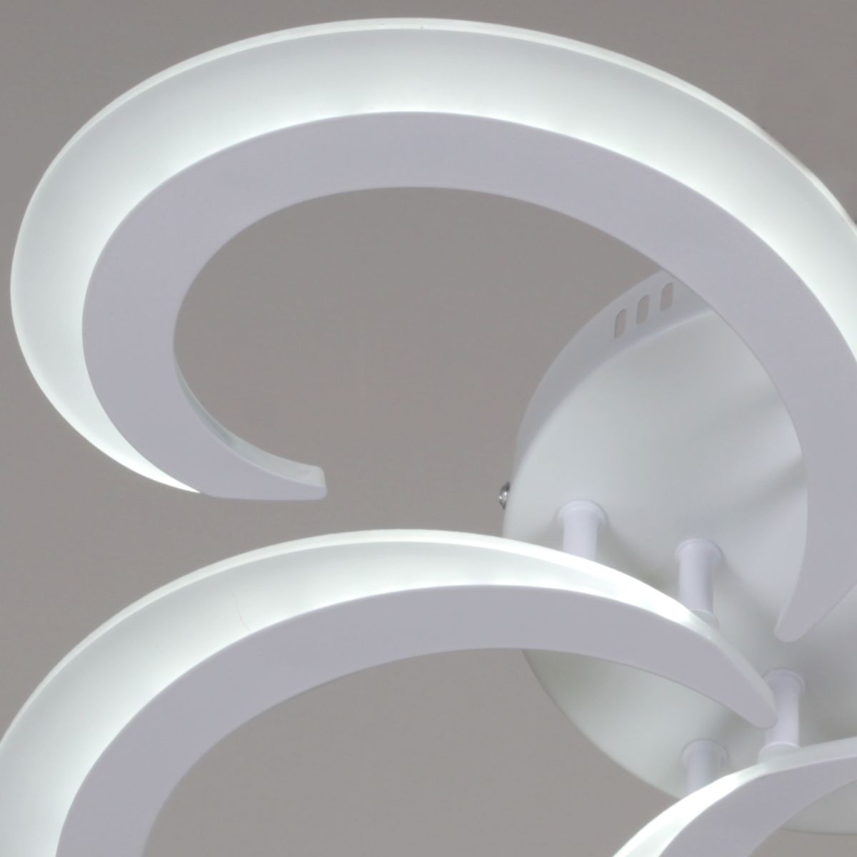 Потолочная люстра Reluce 05090-0.3-05 WH Потолочная люстра Reluce 05090-0.3-05 WH