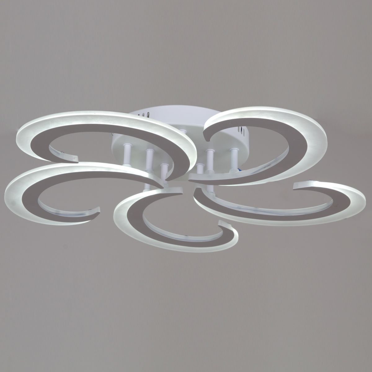 Потолочная люстра Reluce 05090-0.3-05 WH Потолочная люстра Reluce 05090-0.3-05 WH