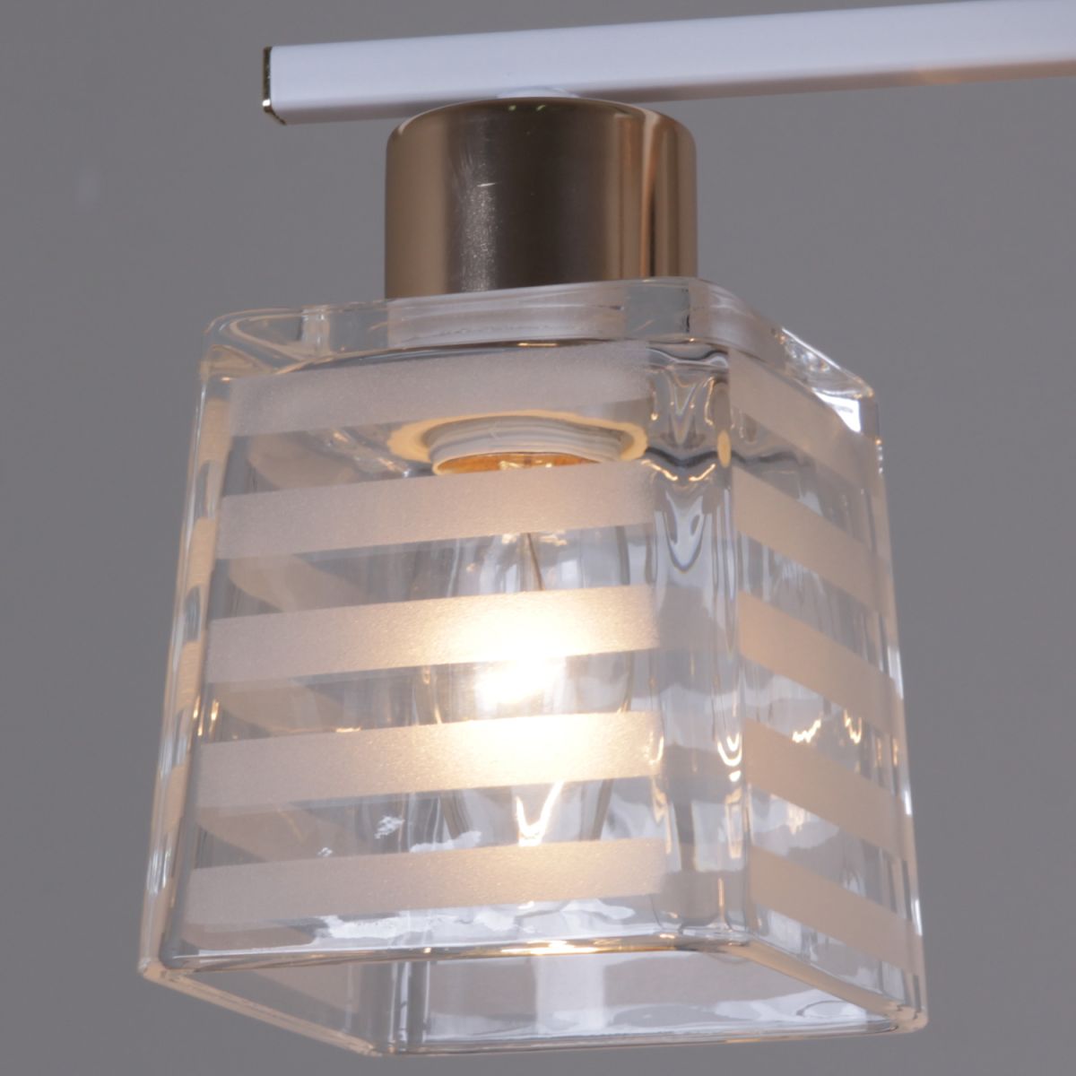 Потолочная люстра Reluce 09260-0.3-04 WH+FG Потолочная люстра Reluce 09260-0.3-04 WH+FG