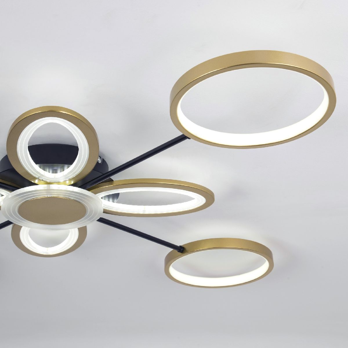 Потолочная люстра LED4U L3105-8 Потолочная люстра LED4U L3105-8