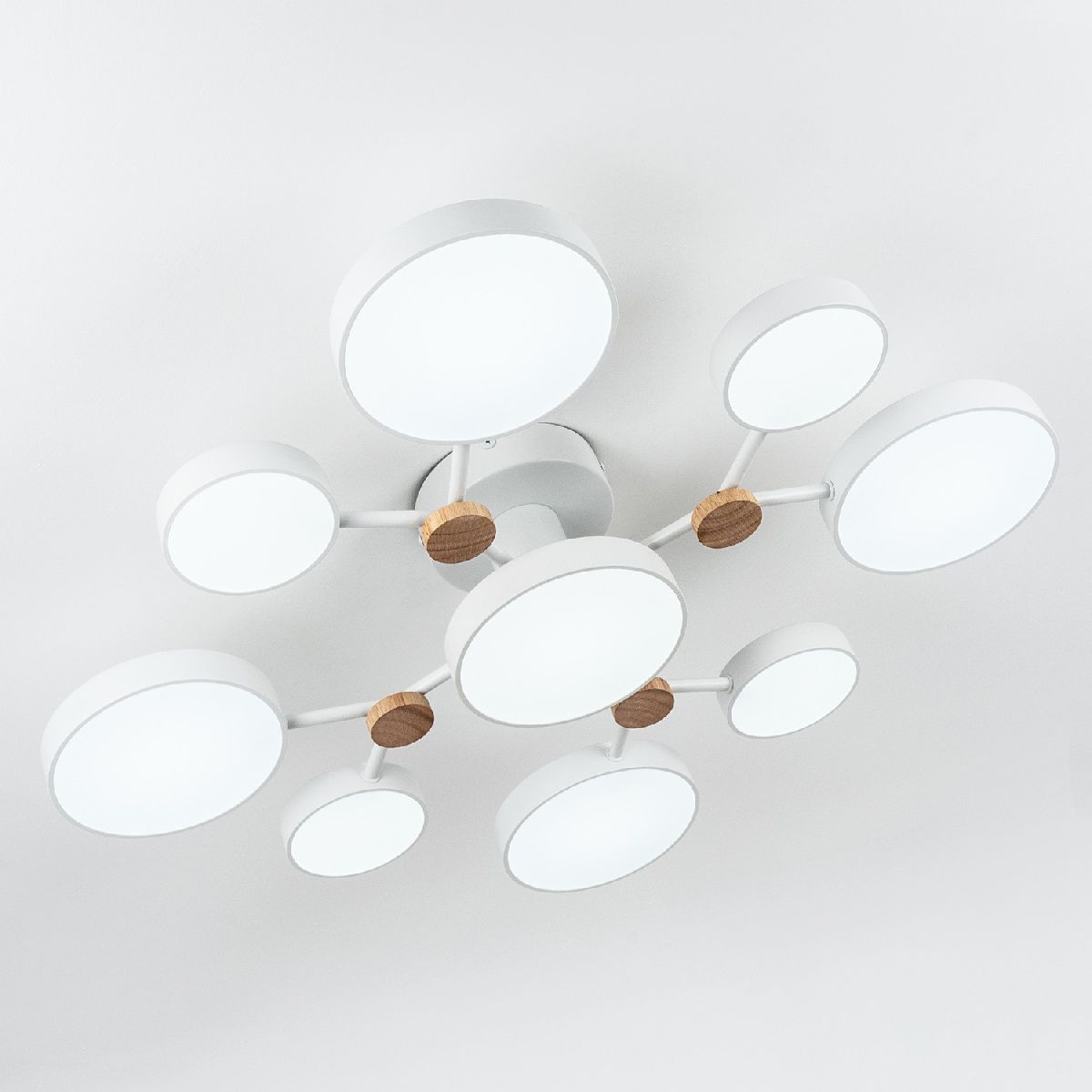 Потолочная люстра LED4U L3201-780 WT Потолочная люстра LED4U L3201-780 WT
