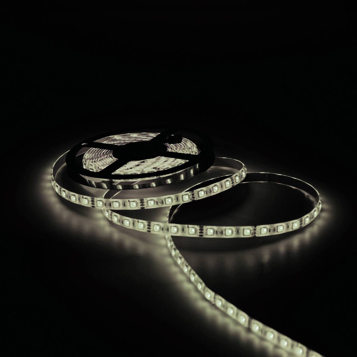 Светодиодная влагозащищенная лента Gauss 14,4W/m 60LED/m 5050SMD теплый белый 5M 356000114 Светодиодная влагозащищенная лента Gauss 14,4W/m 60LED/m 5050SMD теплый белый 5M 356000114
