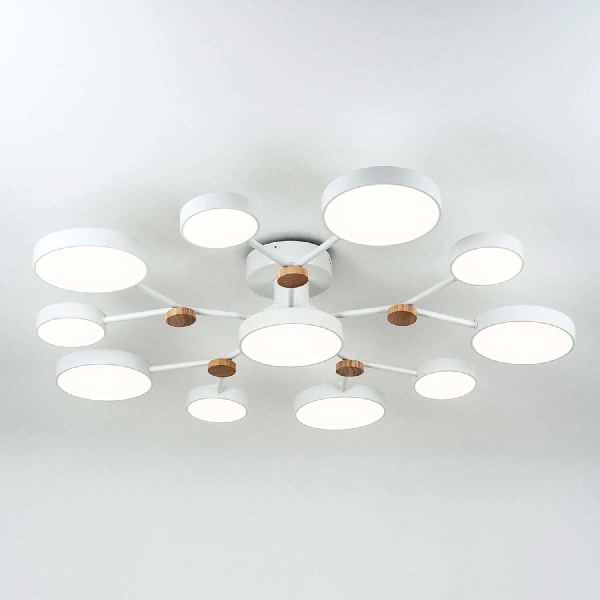 Потолочная люстра LED4U L3201-960 WT Потолочная люстра LED4U L3201-960 WT