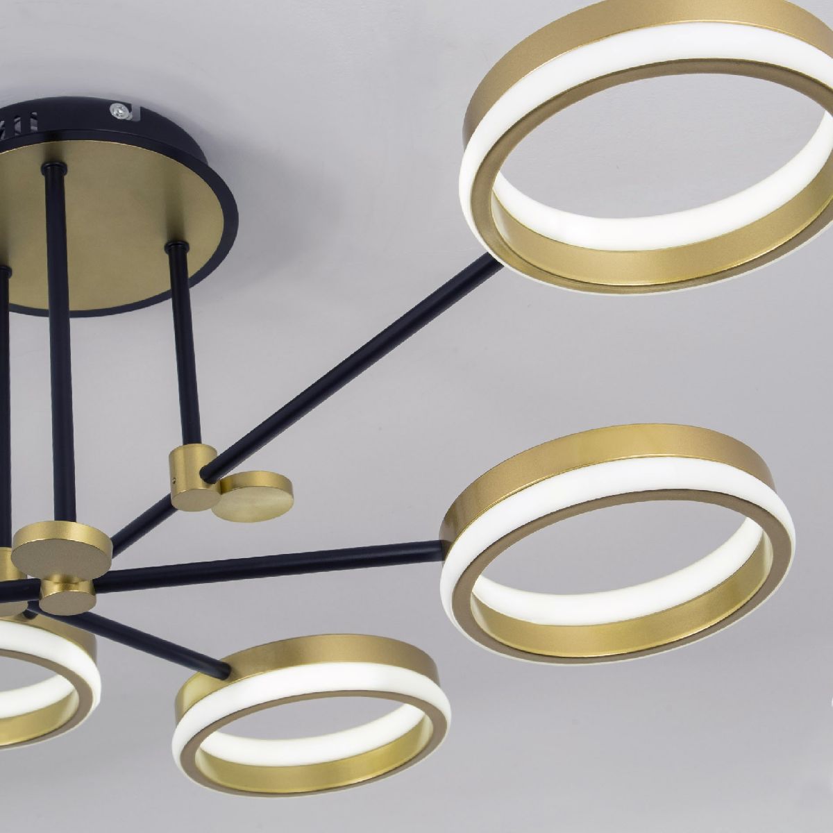 Потолочная люстра LED4U L3102-3 Потолочная люстра LED4U L3102-3
