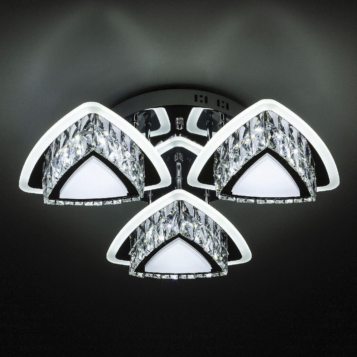 Потолочная люстра LED4U L5901-3 Потолочная люстра LED4U L5901-3