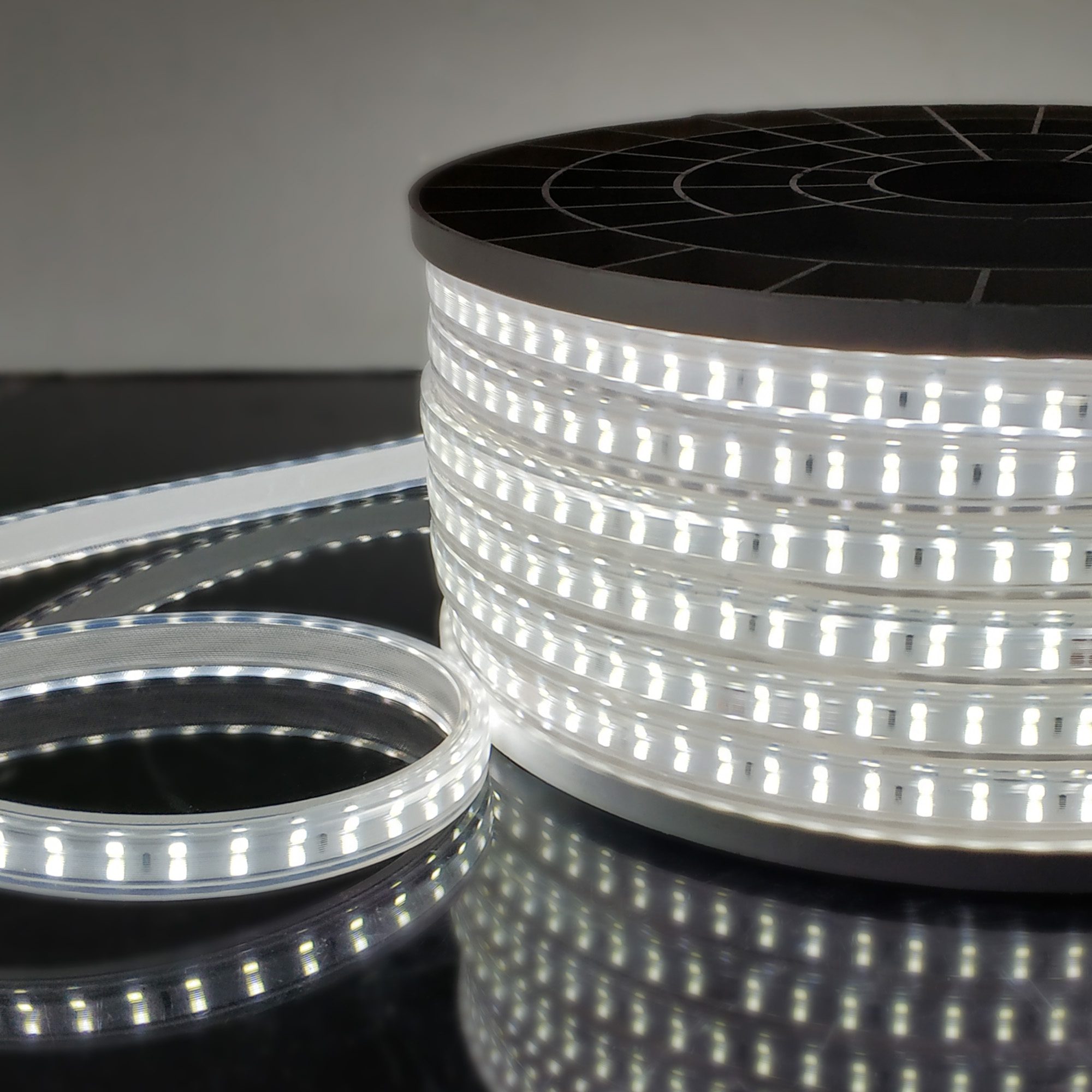 Светодиодная лента Elektrostandard 220V 18W 180Led 2835 IP65, холодный белый, 50 м, двухрядная 4690389170041 Светодиодная лента Elektrostandard 220V 18W 180Led 2835 IP65, холодный белый, 50 м, двухрядная 4690389170041