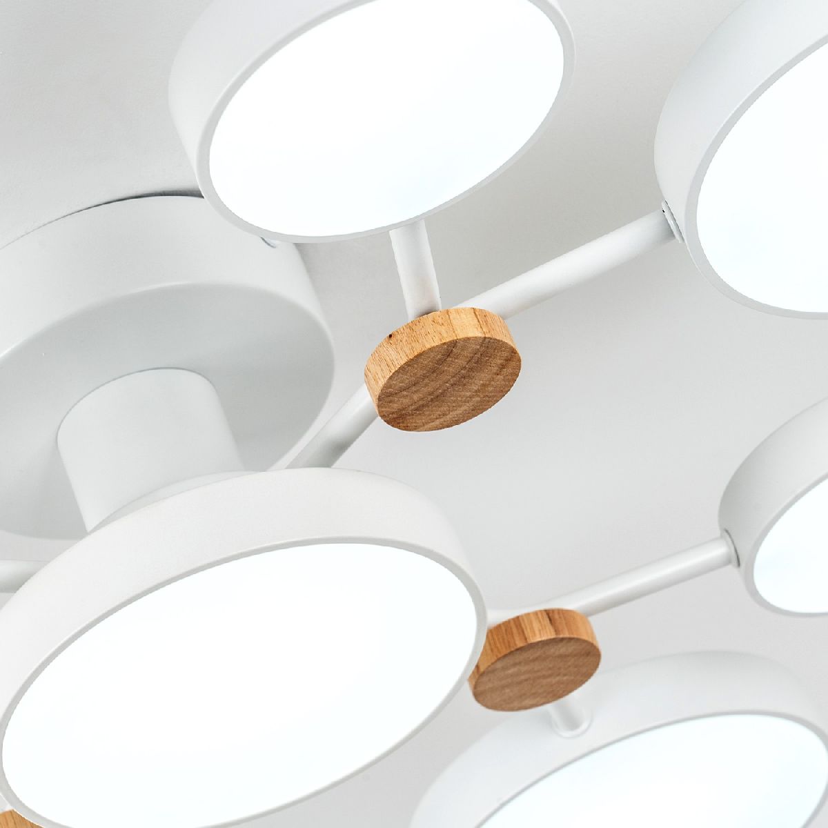 Потолочная люстра LED4U L3201-780 WT Потолочная люстра LED4U L3201-780 WT
