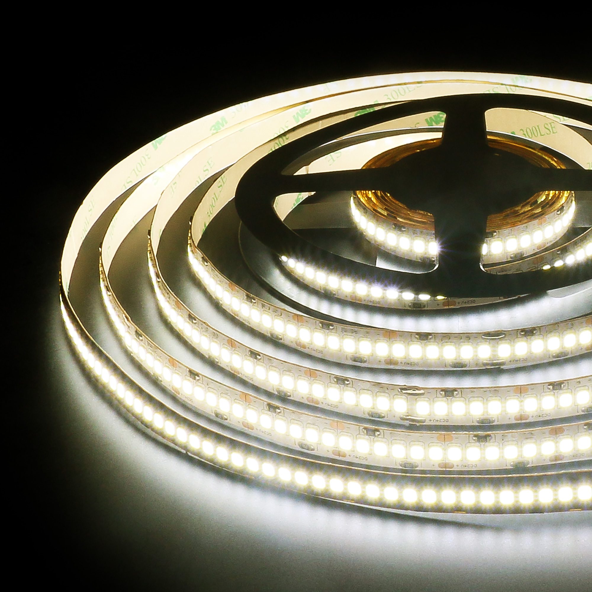 Светодиодная лента Elektrostandard 12V 24W 240Led 2835 IP20 дневной белый, 5м 4690389151637 Светодиодная лента Elektrostandard 12V 24W 240Led 2835 IP20 дневной белый, 5м 4690389151637