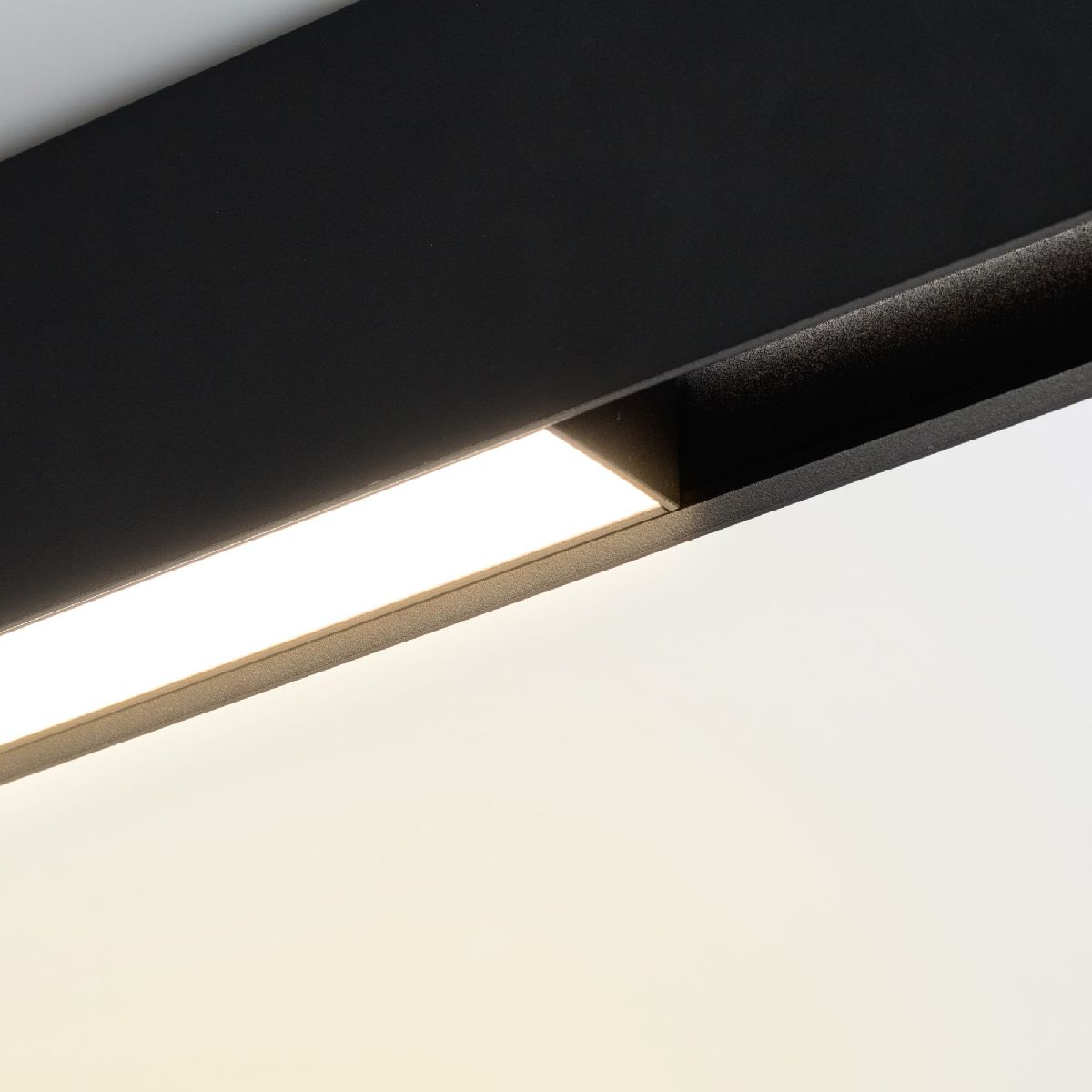 Трековый магнитный светильник Arlight MAG-FLAT-45-L605-18W Day4000 (BK, 100 deg, 24V, DALI) 046583 Трековый магнитный светильник Arlight MAG-FLAT-45-L605-18W Day4000 (BK, 100 deg, 24V, DALI) 046583