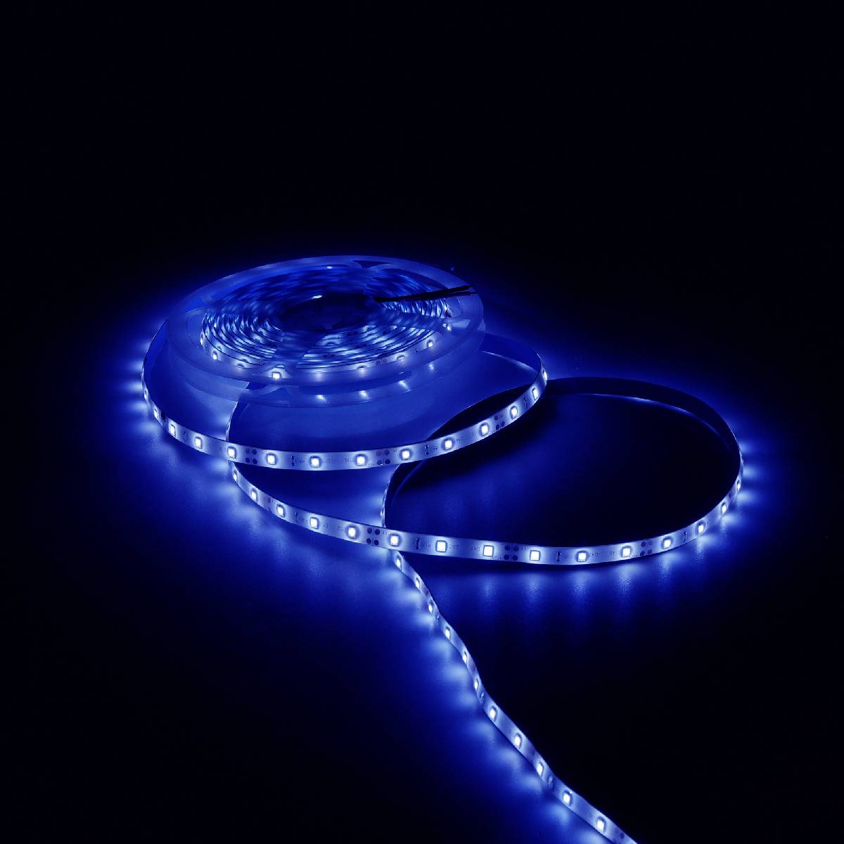 Светодиодная влагозащищенная лента Gauss 4,8W/m 60LED/m 2835SMD синий 5M 356000505 Светодиодная влагозащищенная лента Gauss 4,8W/m 60LED/m 2835SMD синий 5M 356000505