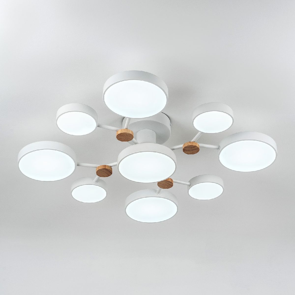 Потолочная люстра LED4U L3201-780 WT Потолочная люстра LED4U L3201-780 WT