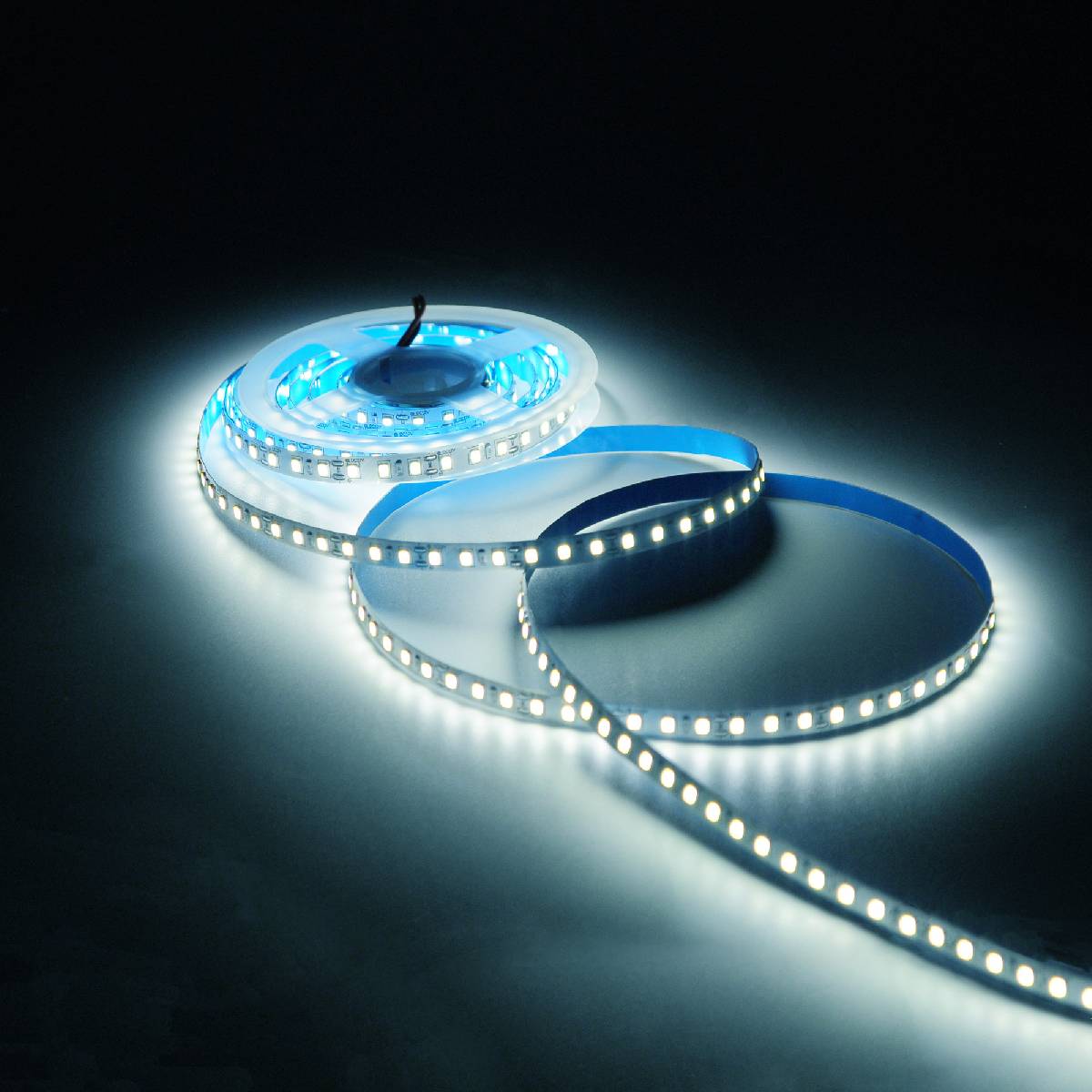 Светодиодная лента Gauss 9,6W/m 120LED/m 2835SMD холодный белый 5M 355000310 Светодиодная лента Gauss 9,6W/m 120LED/m 2835SMD холодный белый 5M 355000310