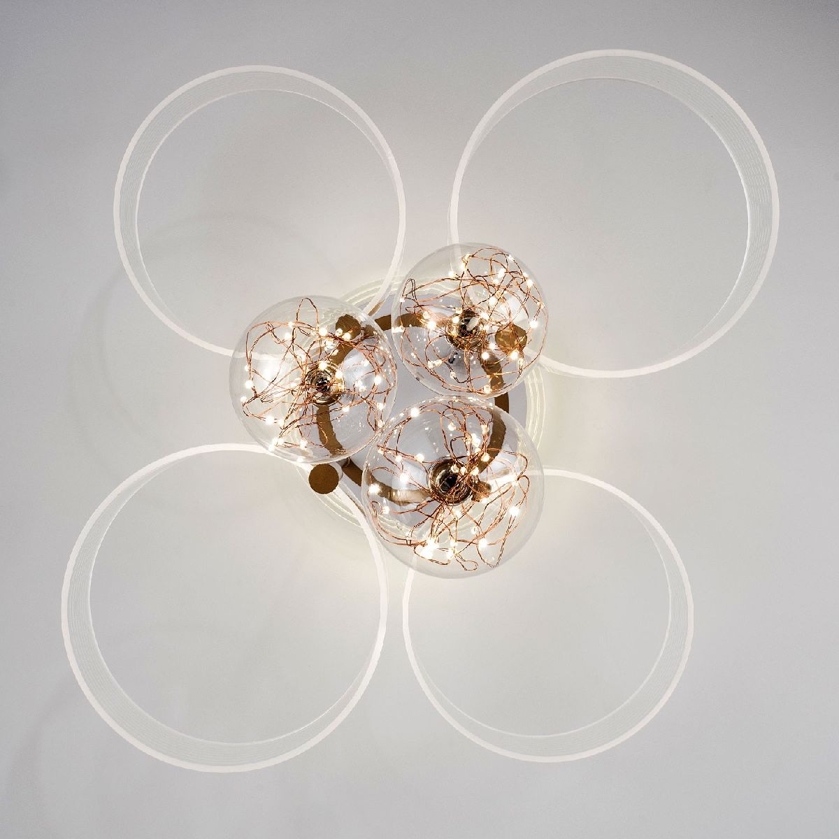 Потолочная люстра LED4U L1040-750 WT Потолочная люстра LED4U L1040-750 WT
