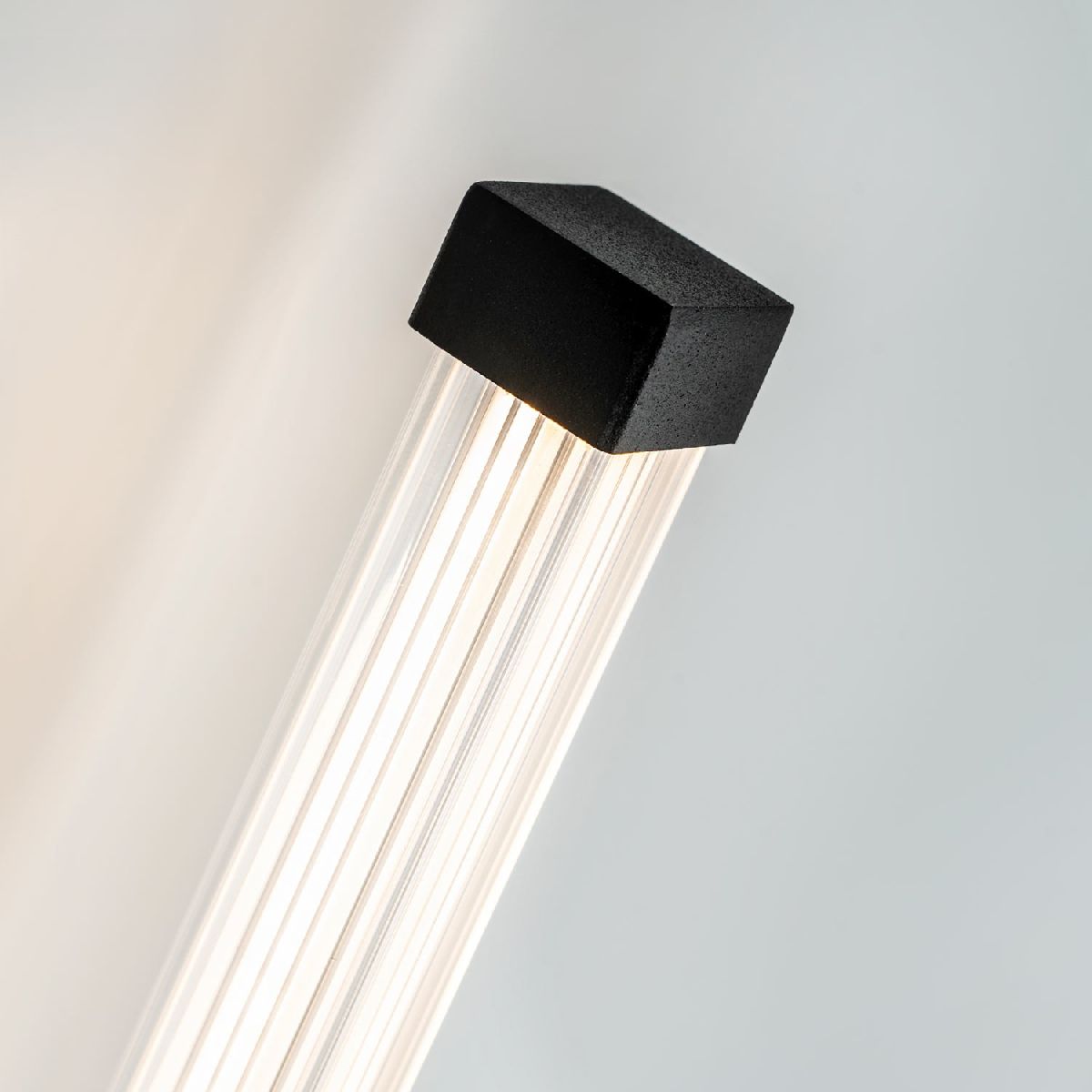Настенный светильник LED4U L2242-800 BK Настенный светильник LED4U L2242-800 BK