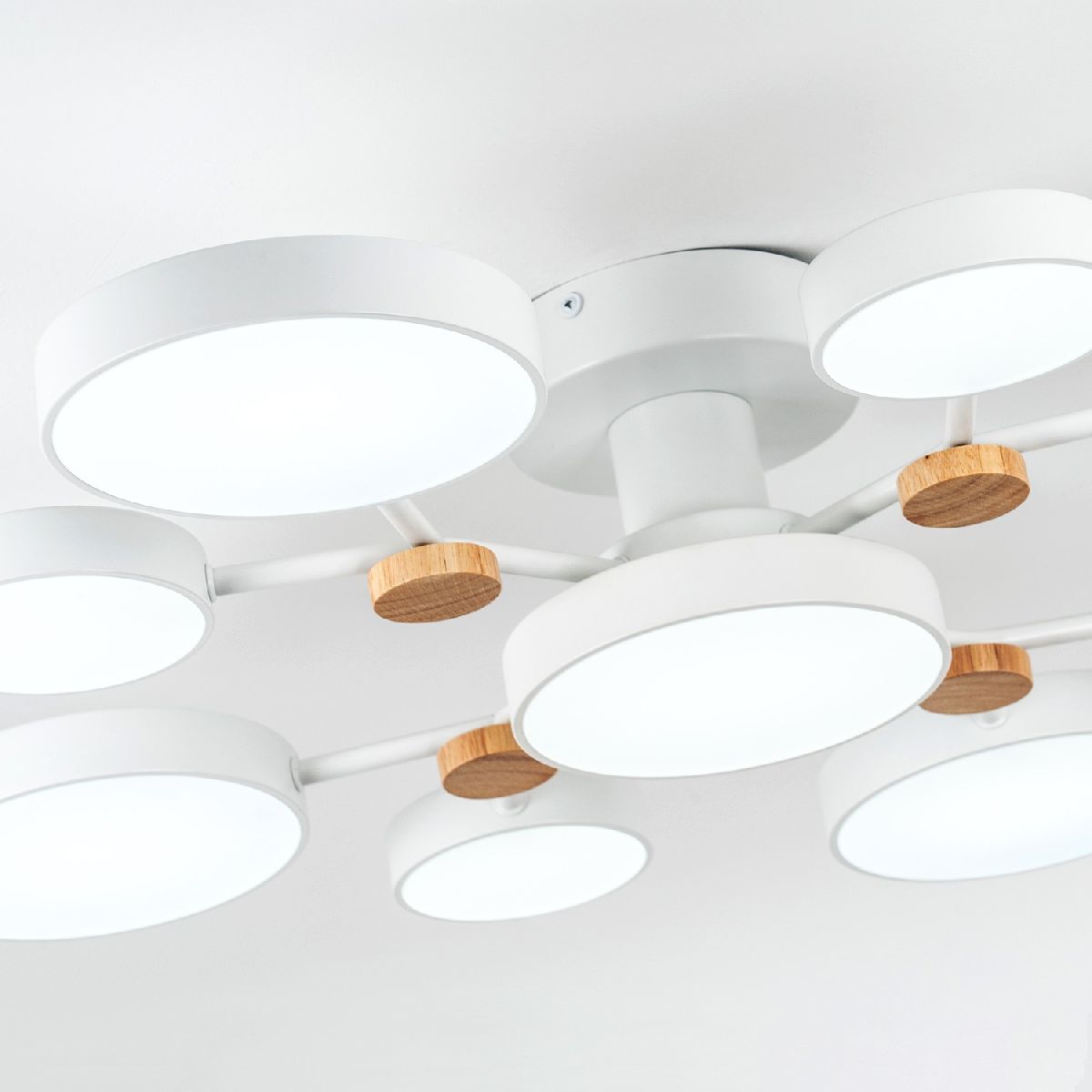 Потолочная люстра LED4U L3201-780 WT Потолочная люстра LED4U L3201-780 WT