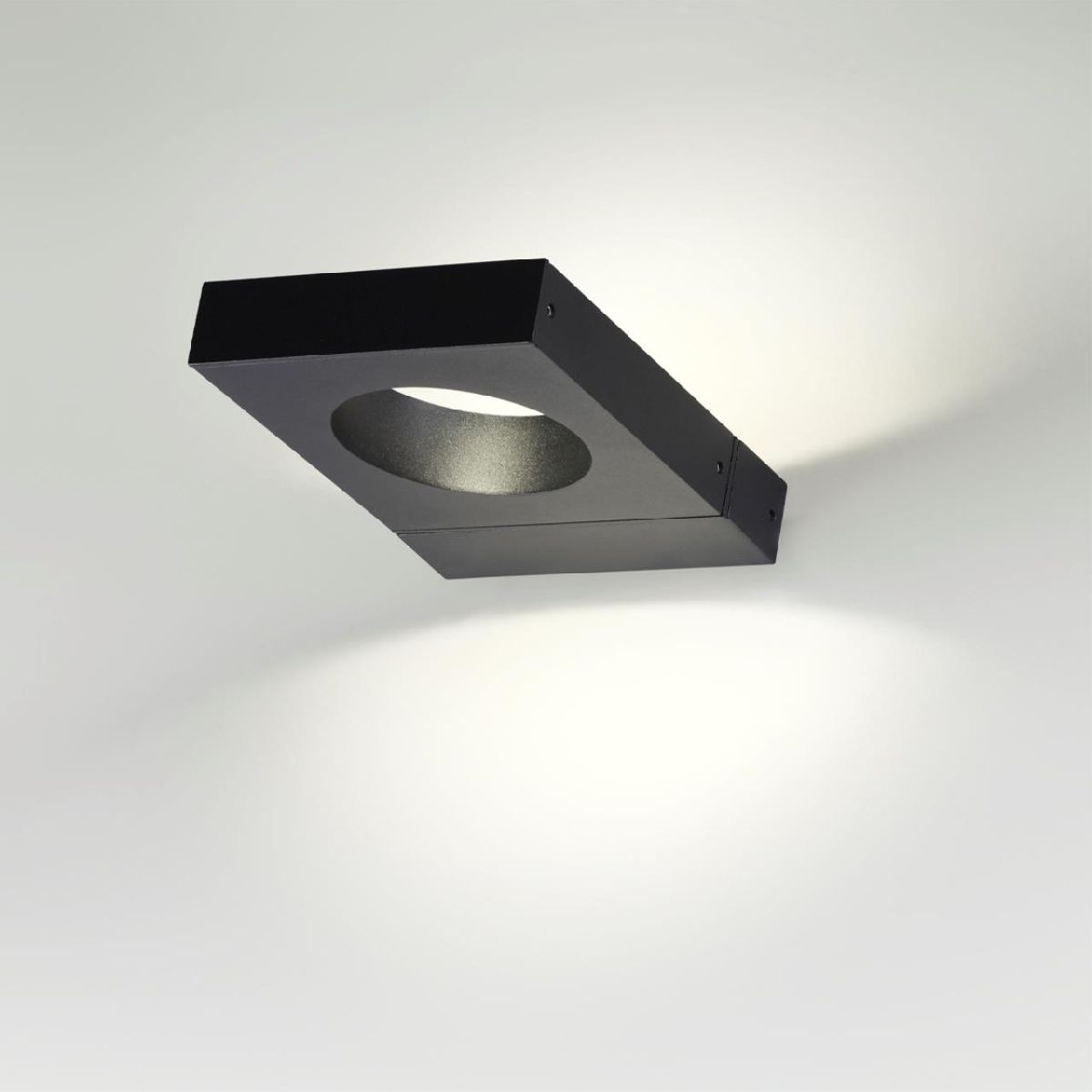 Уличный настенный светильник Odeon Light Como 6653/5WL Уличный настенный светильник Odeon Light Como 6653/5WL