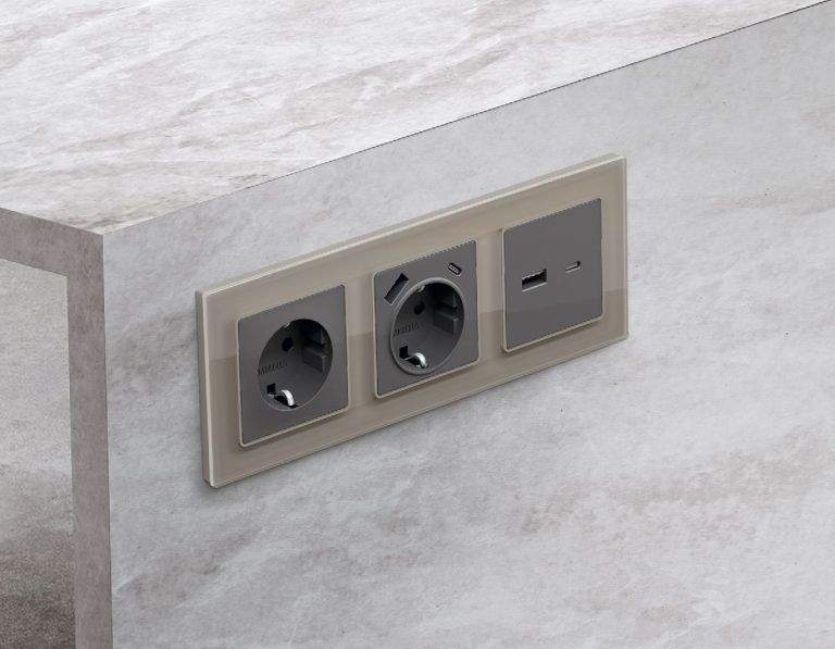 Лицевая панель для розетки с/з со шторками 2USB A+C Ambrella Volt Alfa AP6600