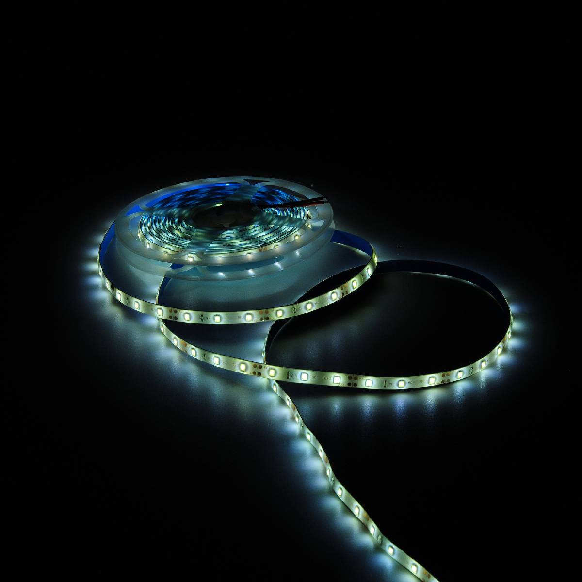 Светодиодная влагозащищенная лента Gauss 4,8W/m 60LED/m 2835SMD теплый белый 5M 356000105 Светодиодная влагозащищенная лента Gauss 4,8W/m 60LED/m 2835SMD теплый белый 5M 356000105