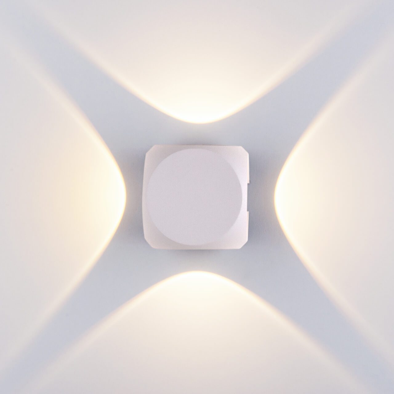 Настенный светильник Elektrostandard 1504 TECHNO LED CUBE белый 4690389147722 Настенный светильник Elektrostandard 1504 TECHNO LED CUBE белый 4690389147722