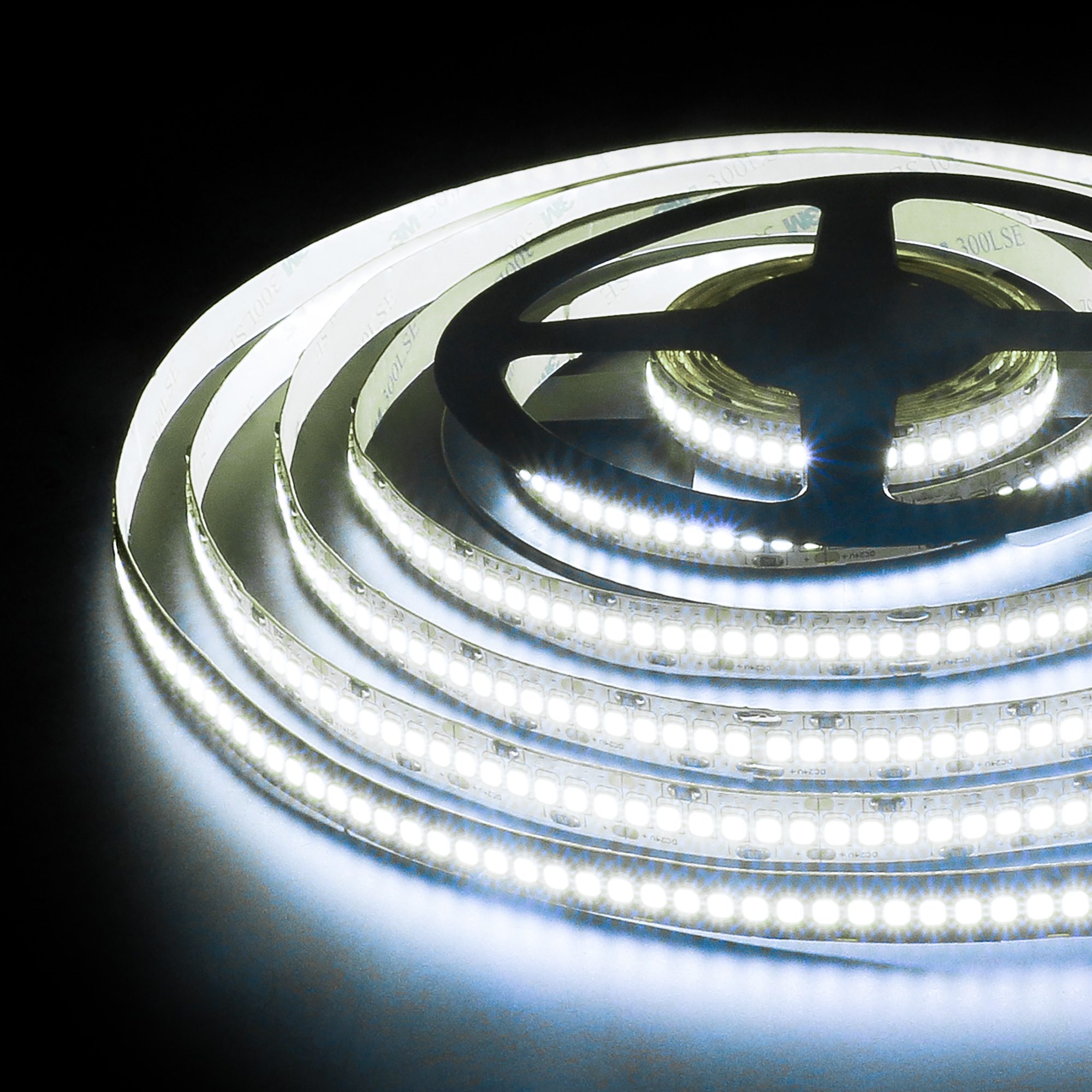 Светодиодная лента Elektrostandard 12V 24W 240Led 2835 IP20 холодный белый, 5м 4690389151651 Светодиодная лента Elektrostandard 12V 24W 240Led 2835 IP20 холодный белый, 5м 4690389151651